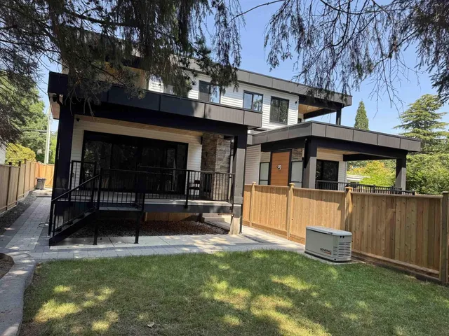14204 NORTH BLUFF ROAD, White Rock 3