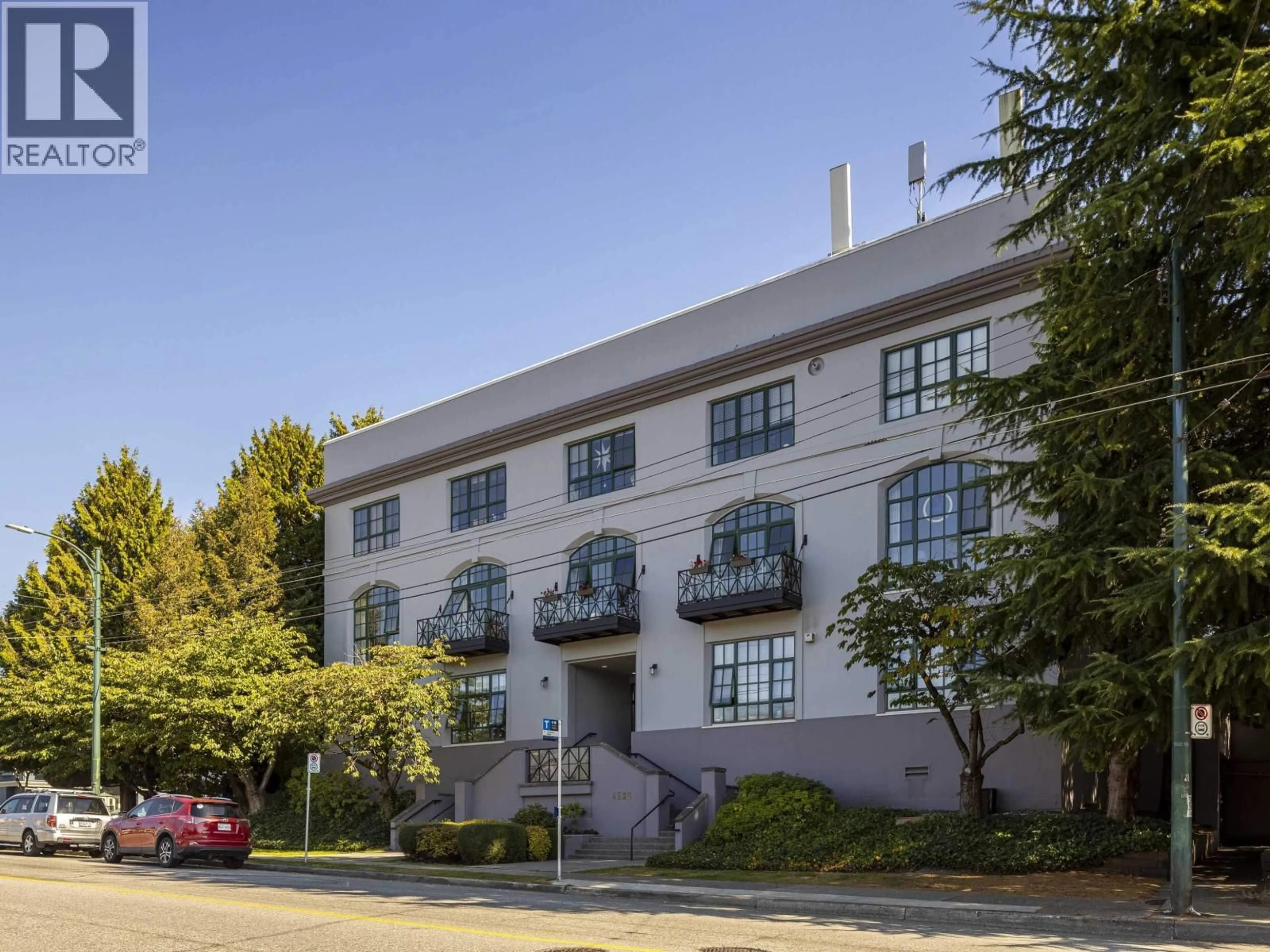 Patio, building for 304 - 4590 EARLES STREET, Vancouver British Columbia V5R6A2