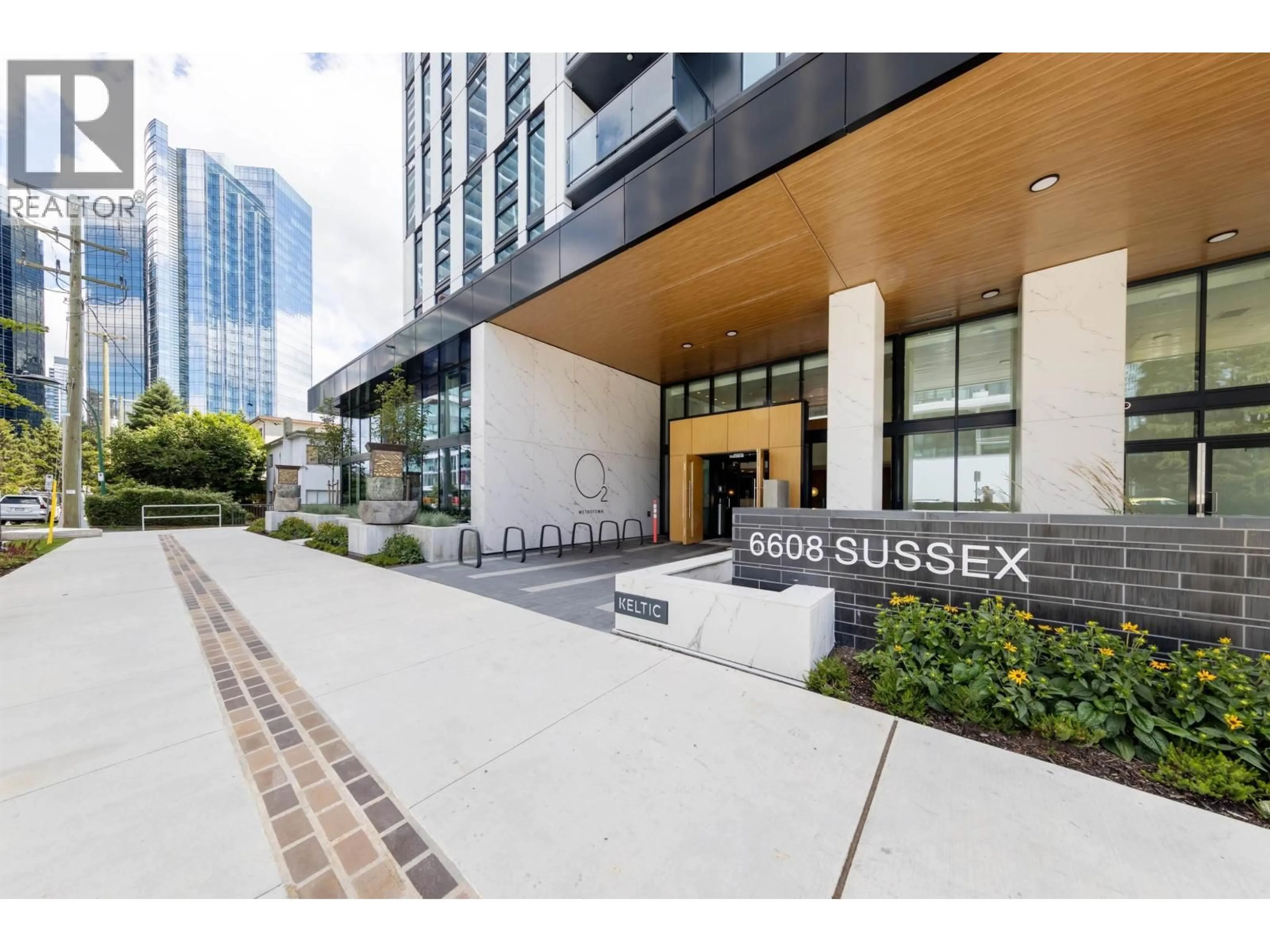 Indoor foyer for 2202 - 6608 SUSSEX AVENUE, Burnaby British Columbia V5H0M3