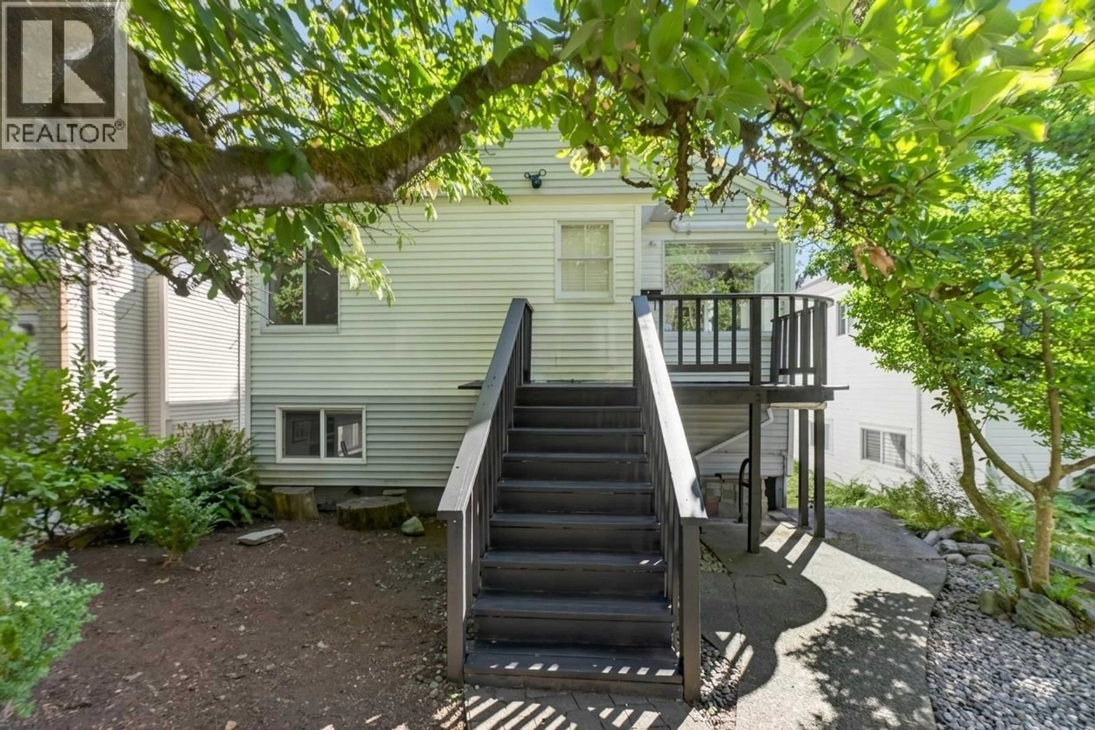 Unknown for 2218 11TH AVENUE, Vancouver British Columbia V5N1Z6