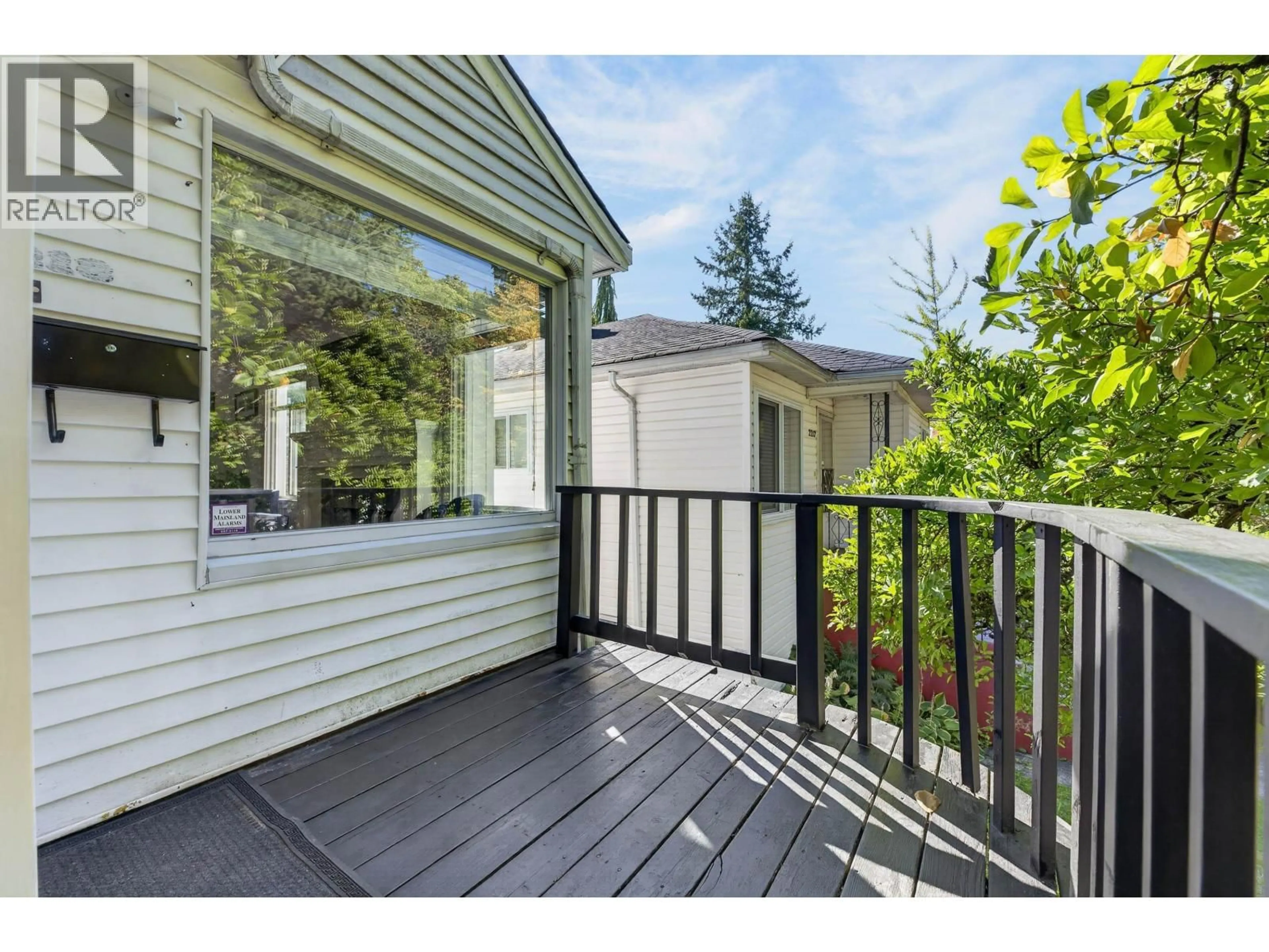 Patio, street for 2218 11TH AVENUE, Vancouver British Columbia V5N1Z6