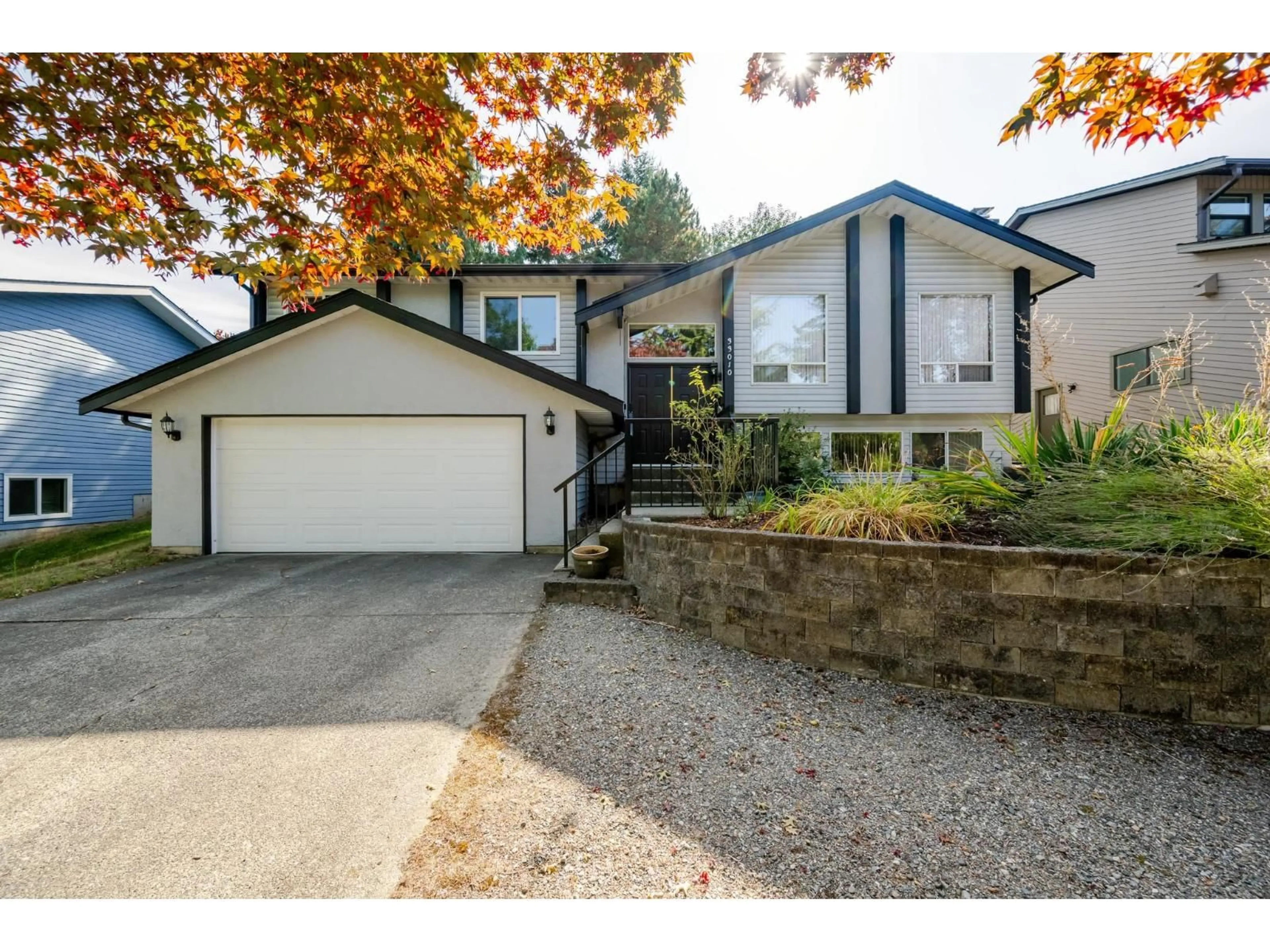 Home with vinyl exterior material, street for 33010 CAITHNESS PLACE, Abbotsford British Columbia V2S7B2