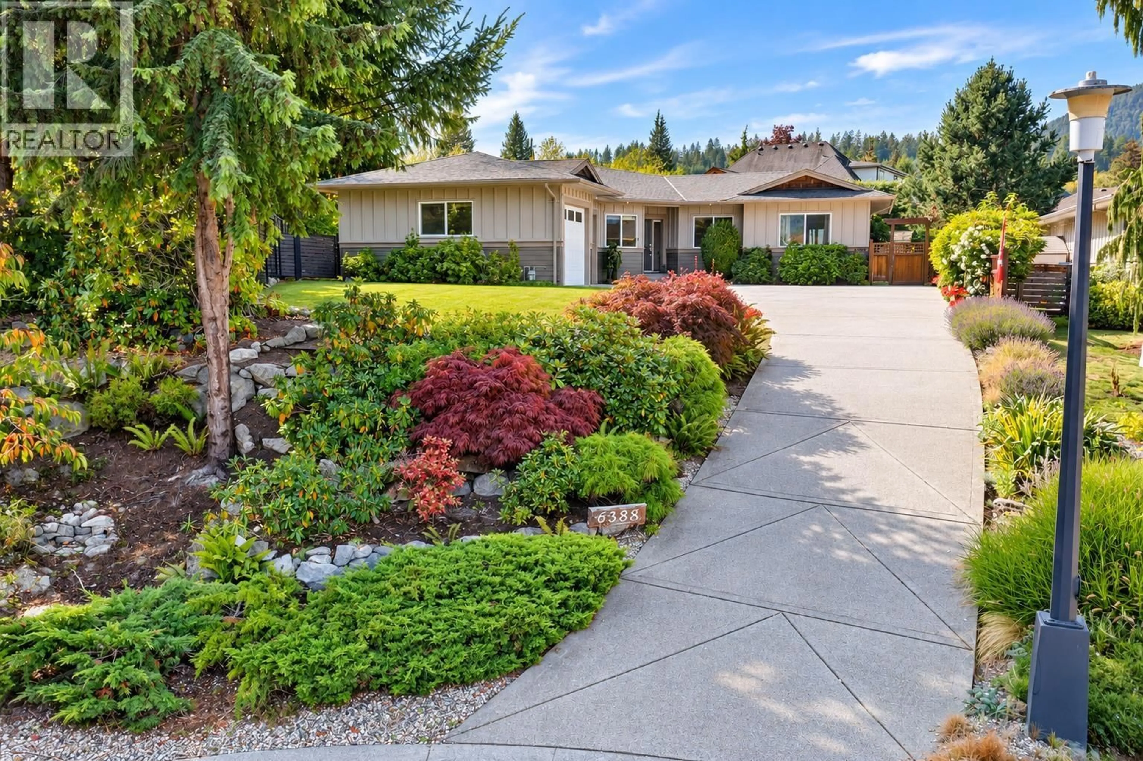 Home with vinyl exterior material, street for 6388 PIPER PLACE, Sechelt British Columbia V7Z0L1