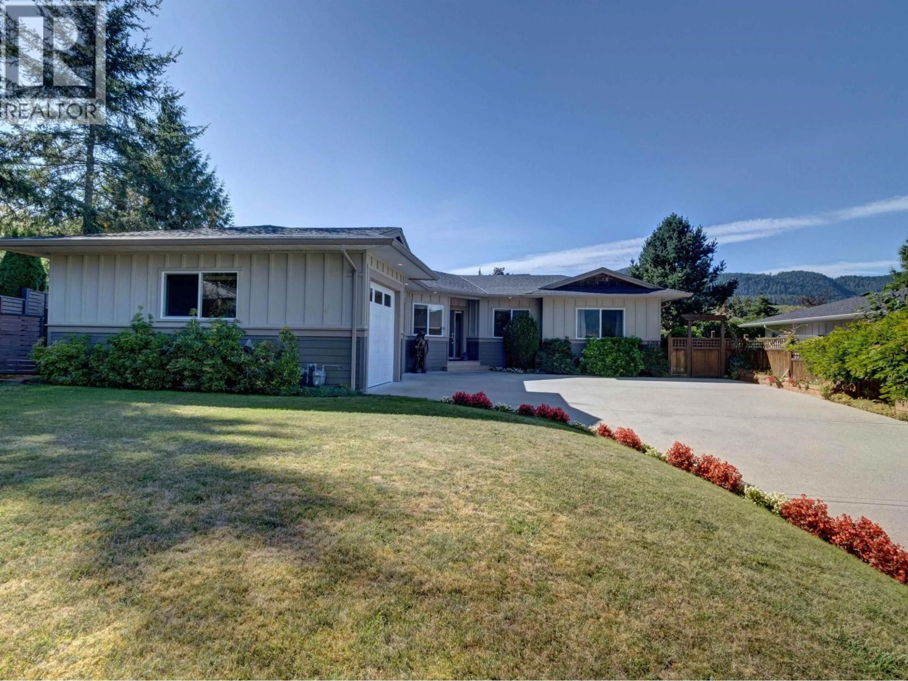 Home with vinyl exterior material, mountain view for 6388 PIPER PLACE, Sechelt British Columbia V7Z0L1