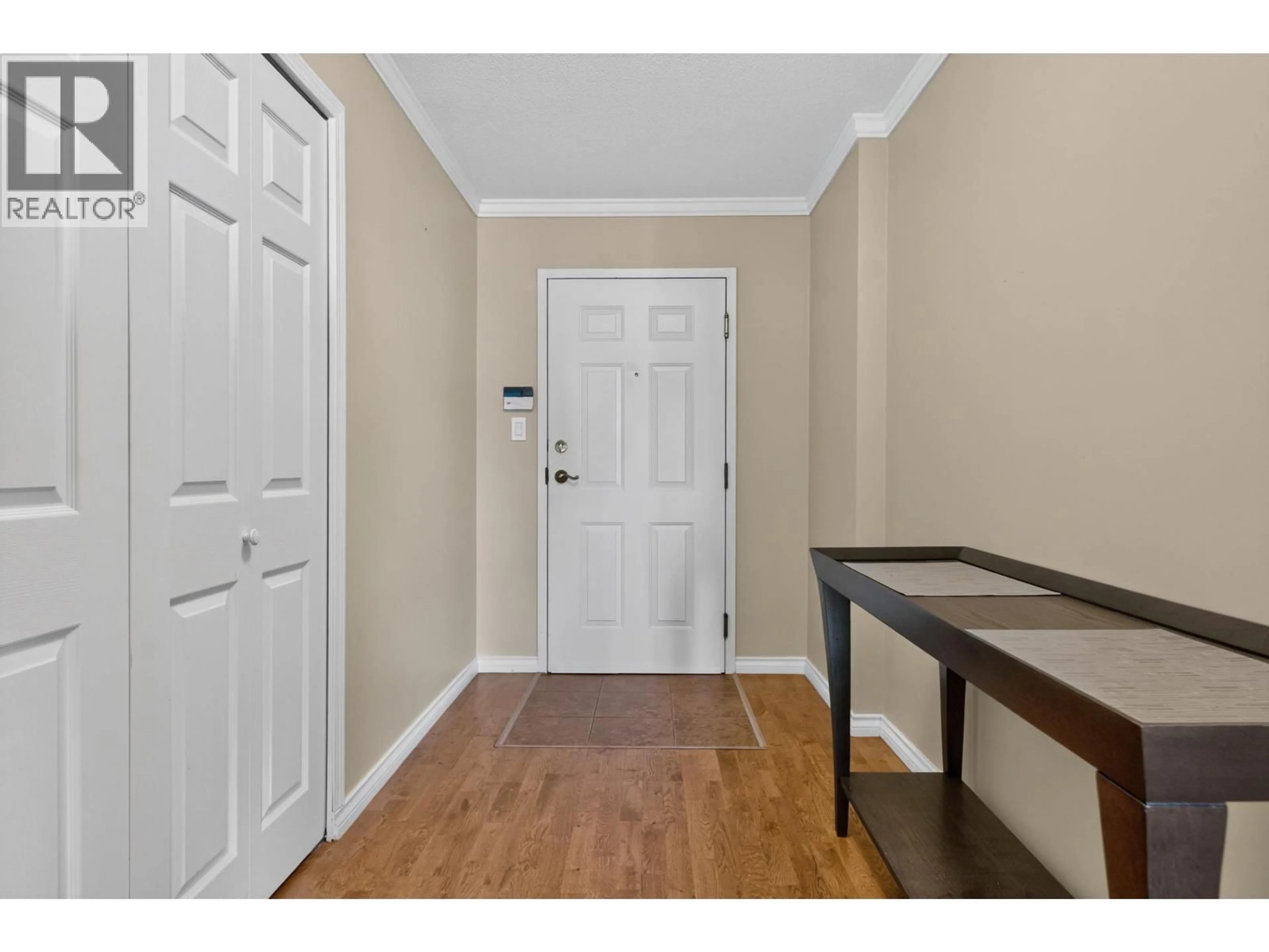 Indoor entryway for 404 - 1400 VIEW CRESCENT, Delta British Columbia V4L1Z1