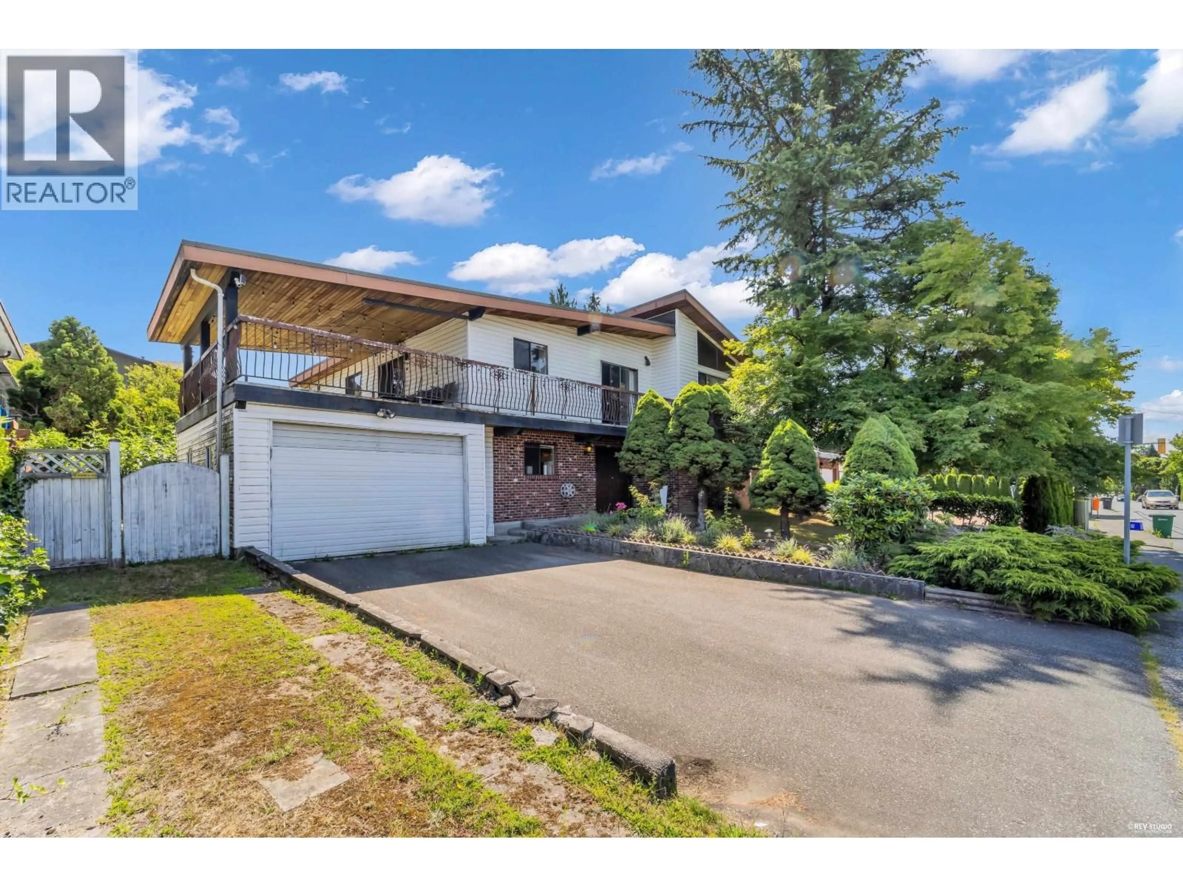 A pic from outside/outdoor area/front of a property/back of a property/a pic from drone, street for 970 DUTHIE AVENUE, Burnaby British Columbia V5A2P8