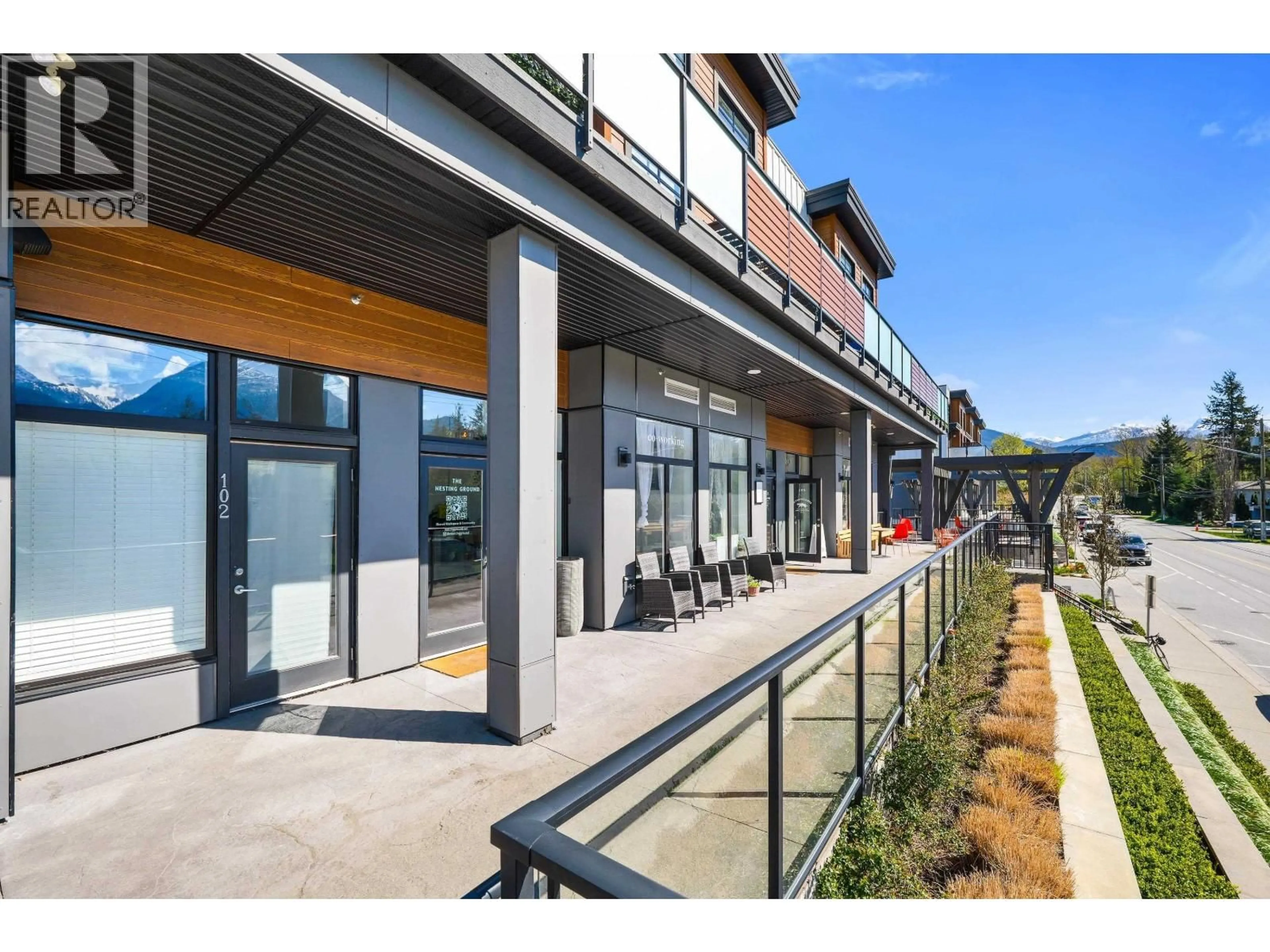 Patio, mountain view for 103 - 39767 GOVERNMENT ROAD, Squamish British Columbia V8B0G3