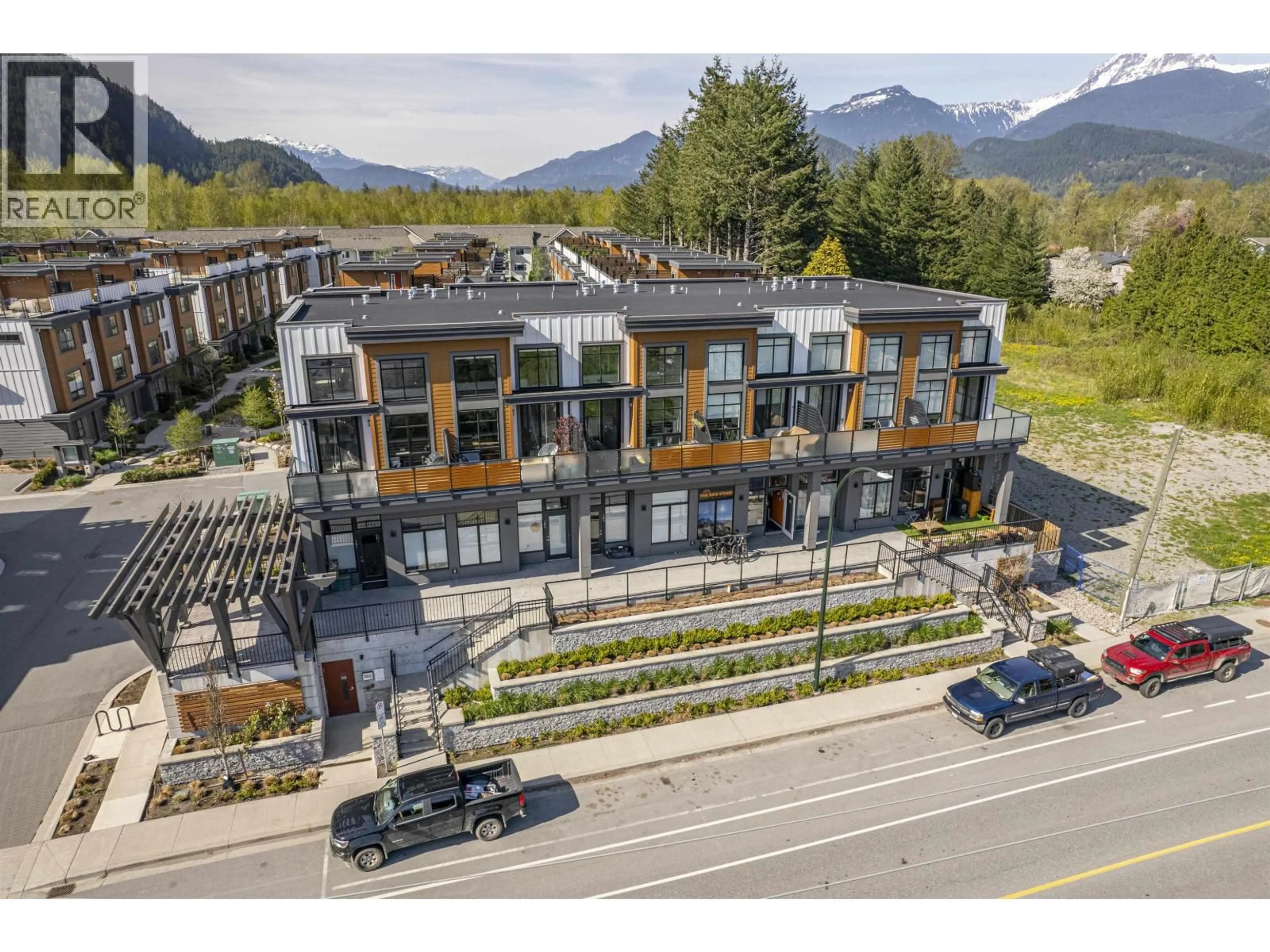 A pic from outside/outdoor area/front of a property/back of a property/a pic from drone, mountain view for 104 - 39767 GOVERNMENT ROAD, Squamish British Columbia V8B0G3