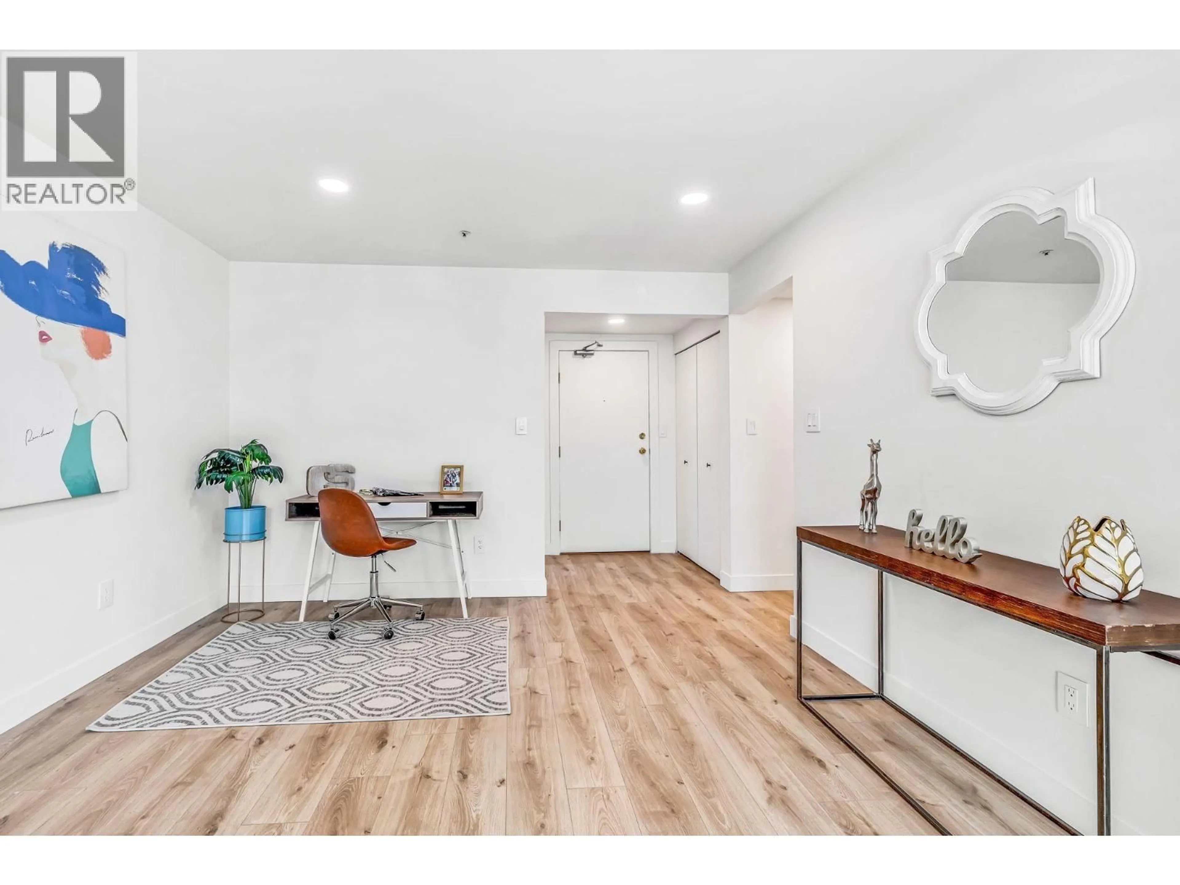 Indoor entryway for 105 - 7700 GILBERT ROAD, Richmond British Columbia V7C3W2