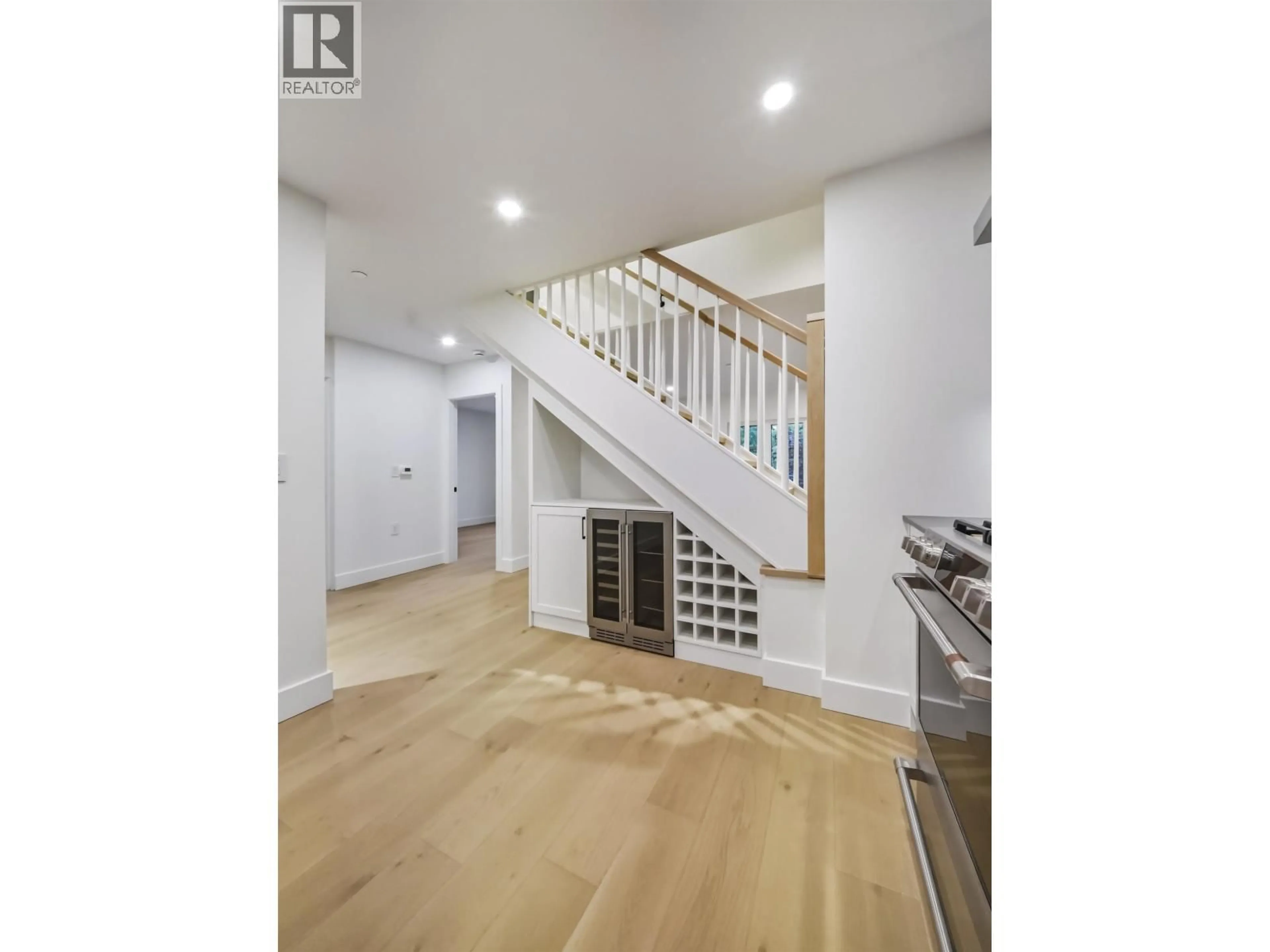 Stairs for 1 - 2339 PARKER STREET, Vancouver British Columbia V5L2M2