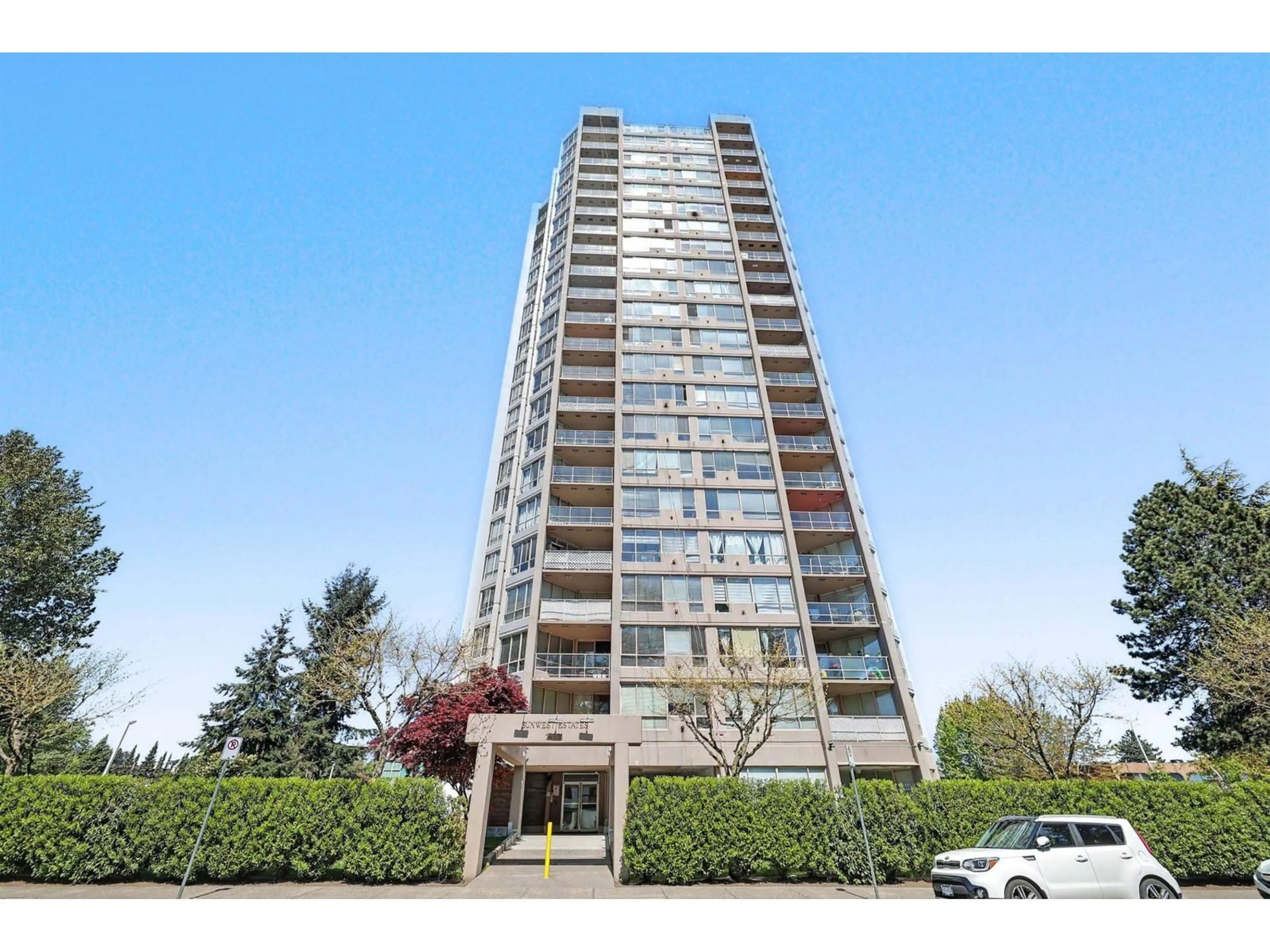 Indoor foyer for 1701 - 14881 103A AVENUE, Surrey British Columbia V3R0M5