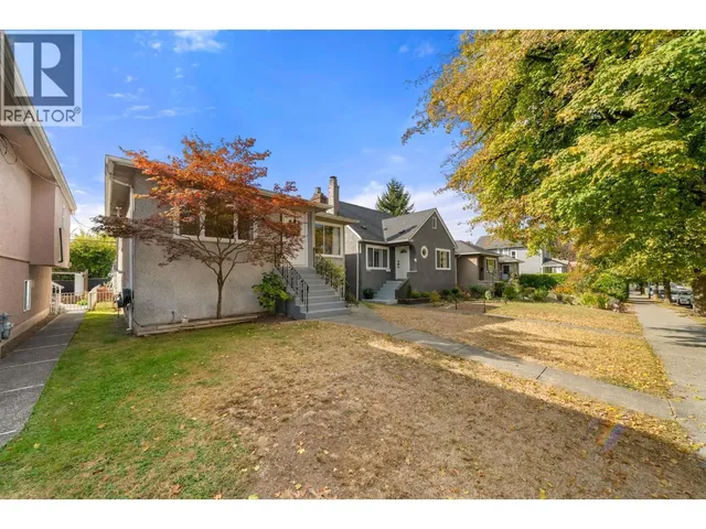 2554 ADANAC STREET, Vancouver 2