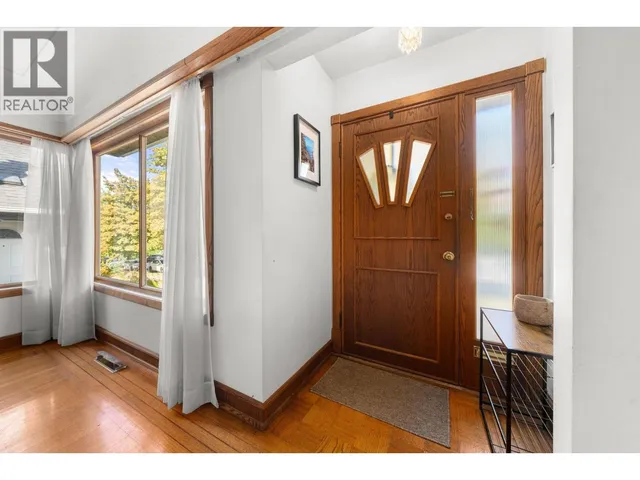 2554 ADANAC STREET, Vancouver 3