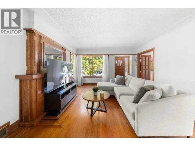2554 ADANAC STREET, Vancouver 5