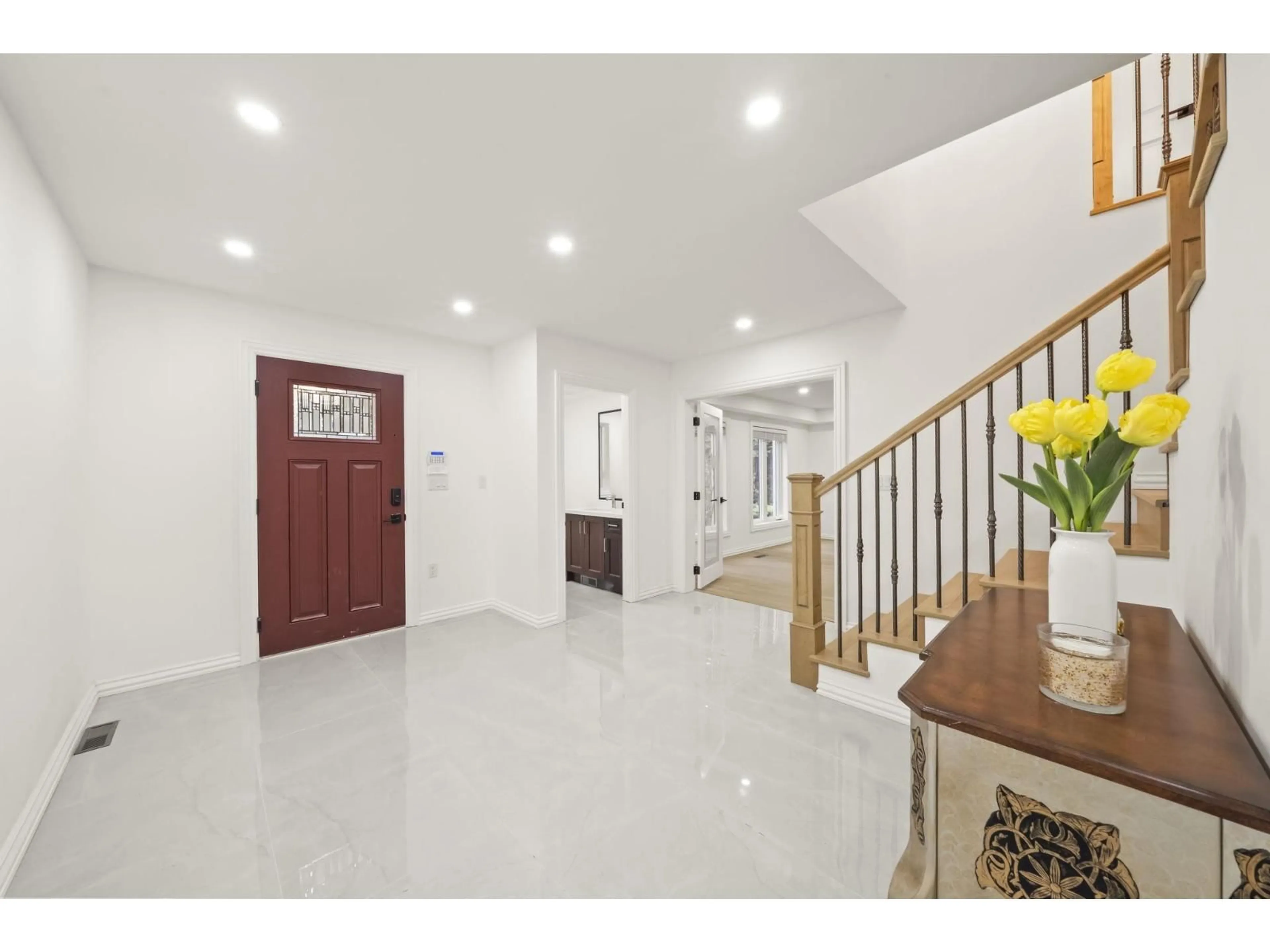 Indoor foyer for 14389 26 AVENUE, Surrey British Columbia V4P2G8