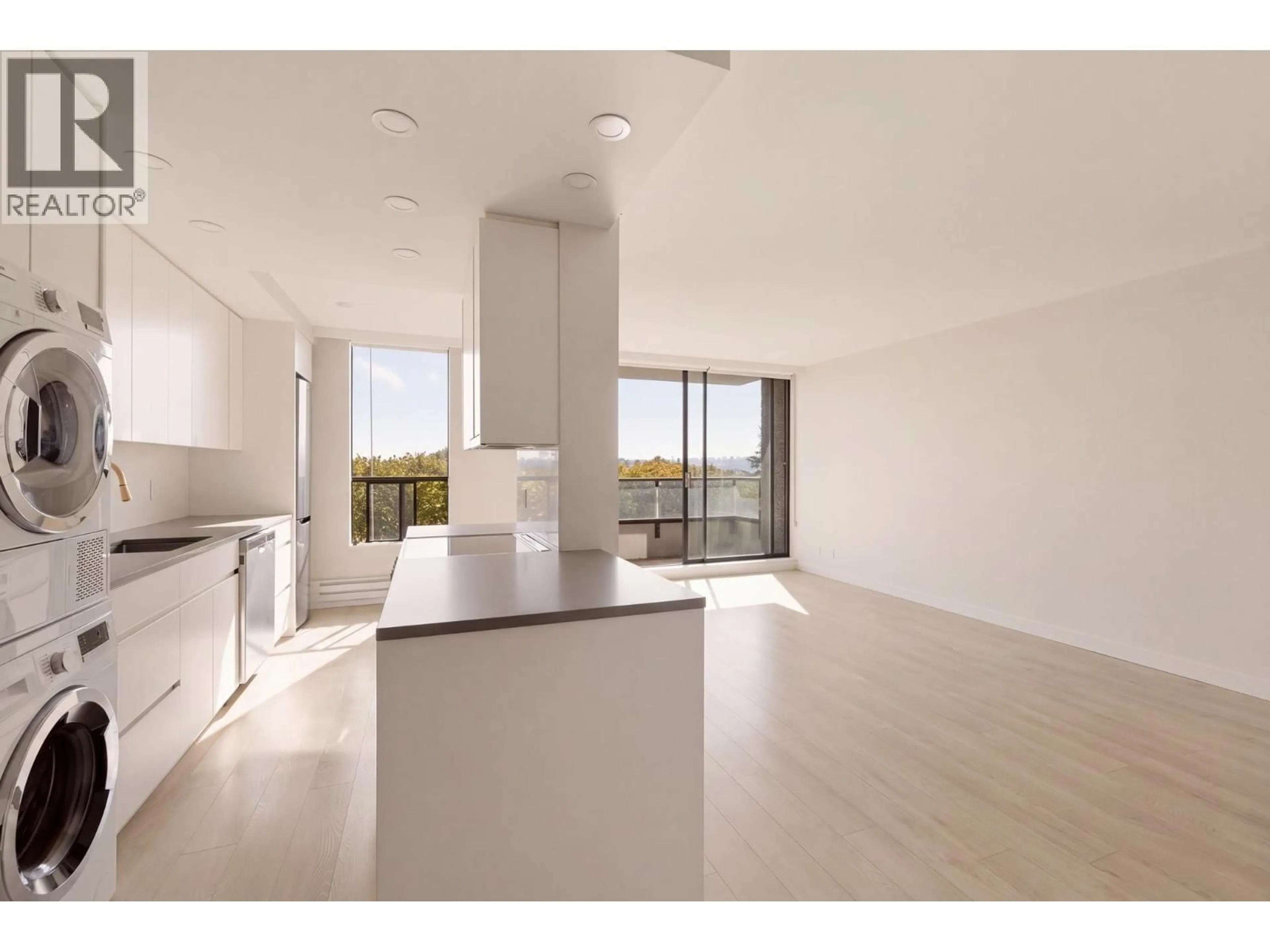 Open concept kitchen, unknown for 902 - 2370 2ND AVENUE, Vancouver British Columbia V6K1J2