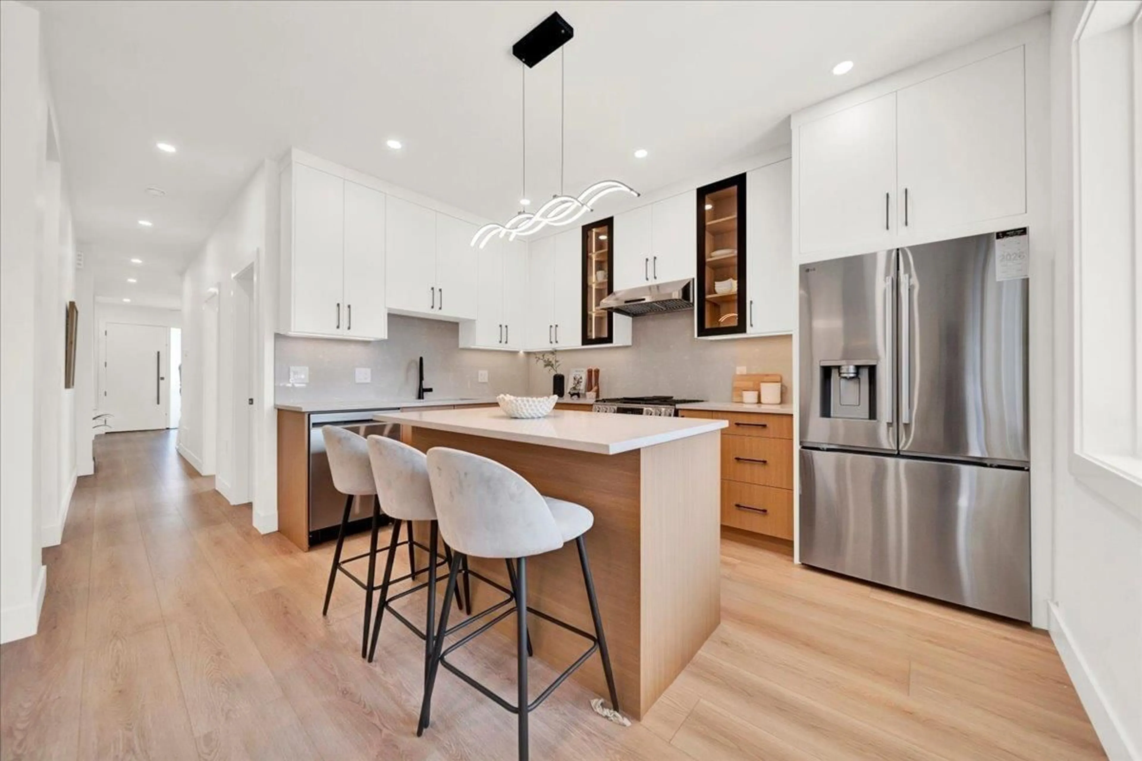 Open concept kitchen, wood/laminate floor for 102 - 10151 144 STREET, Surrey British Columbia V3T4T9