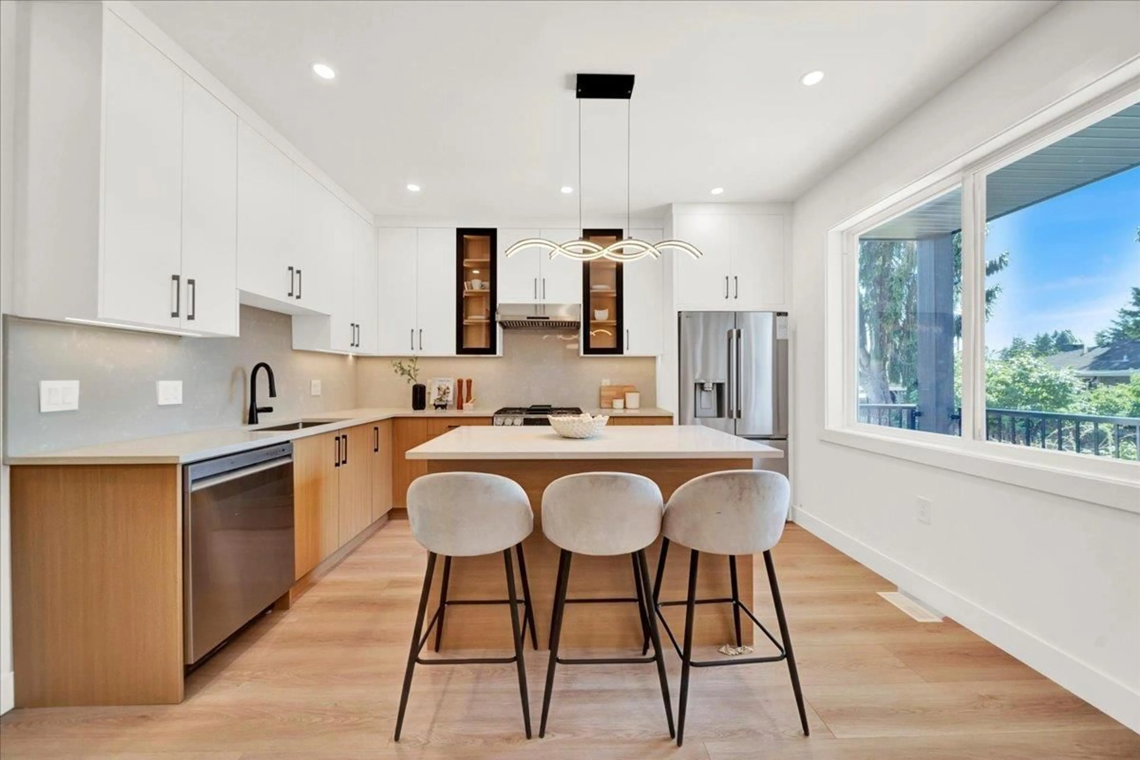 Contemporary kitchen, unknown for 102 - 10151 144 STREET, Surrey British Columbia V3T4T9