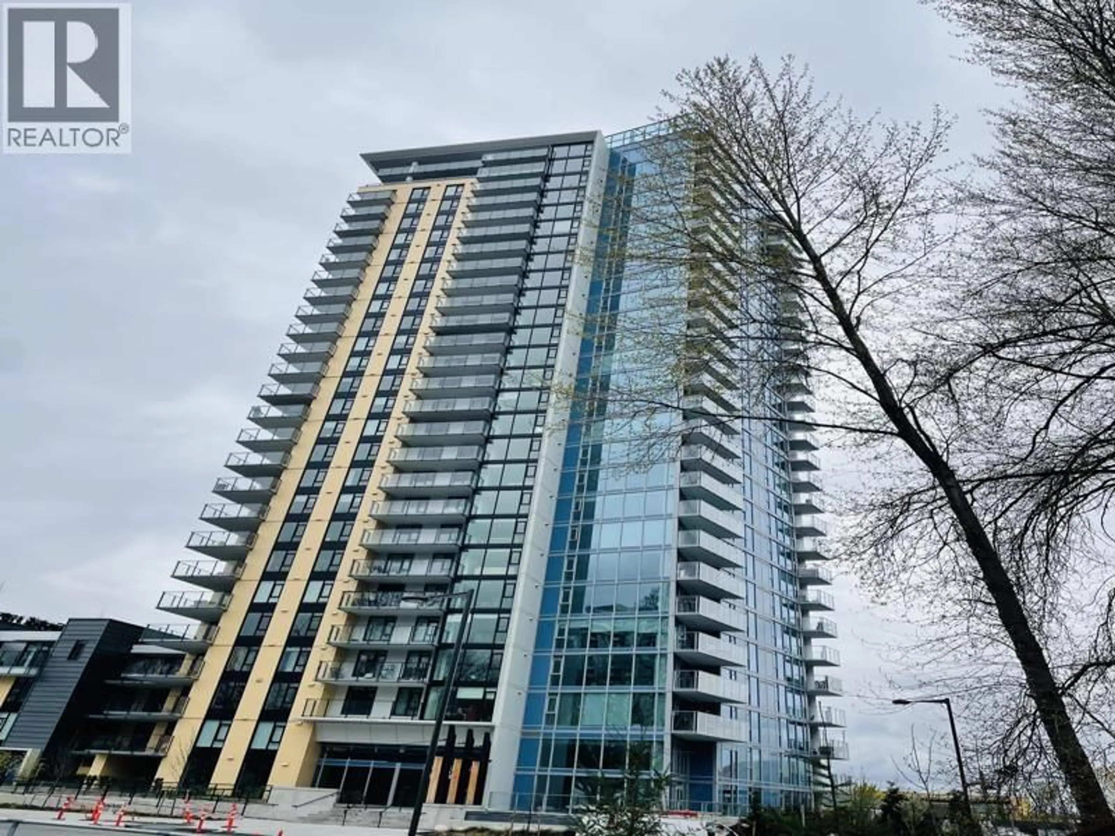 Indoor foyer for 501 - 1401 HUNTER STREET, North Vancouver British Columbia V7J0E2