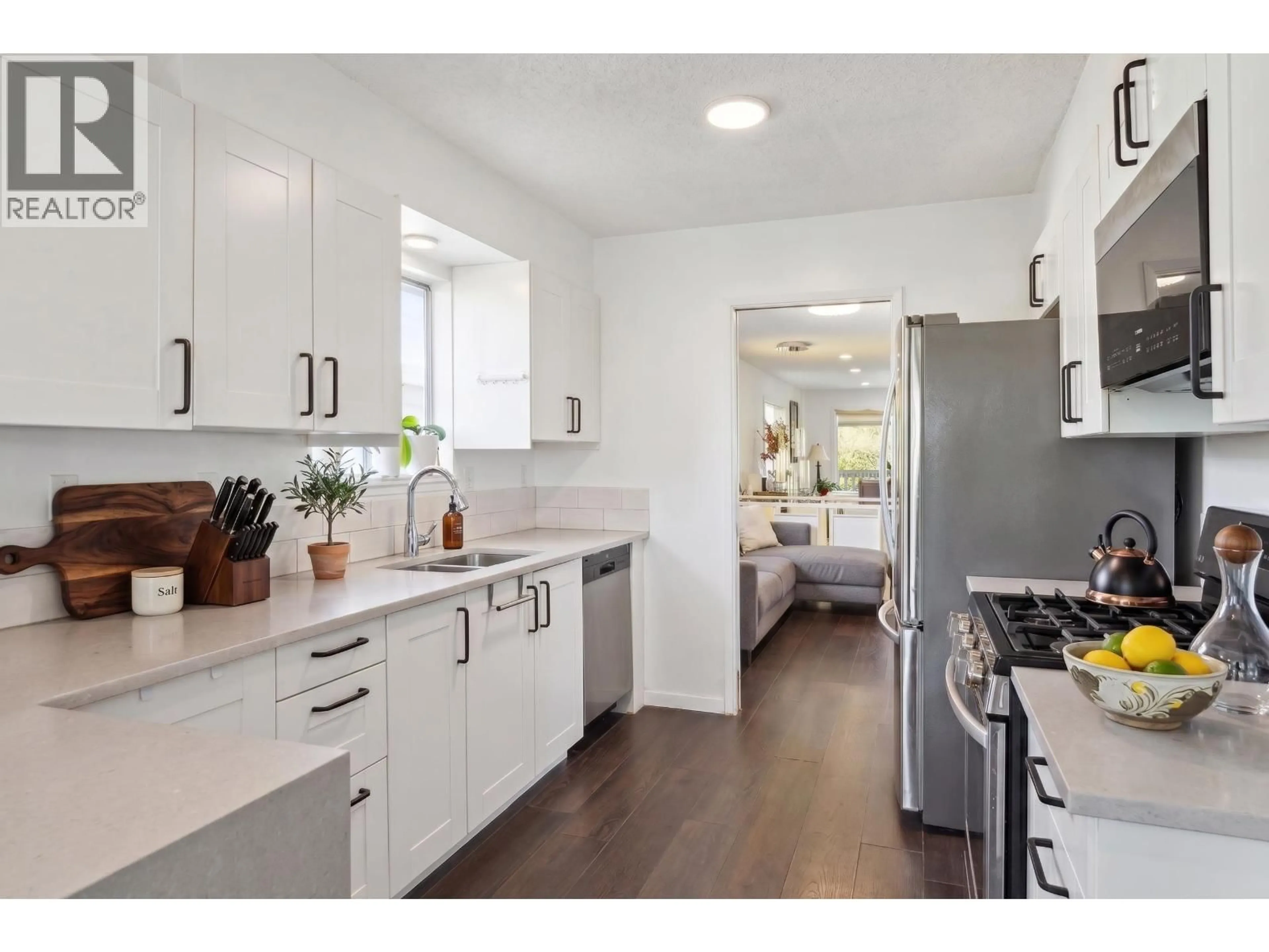 Open concept kitchen, ceramic/tile floor for 1949 MAHON AVENUE, North Vancouver British Columbia V7M2T4