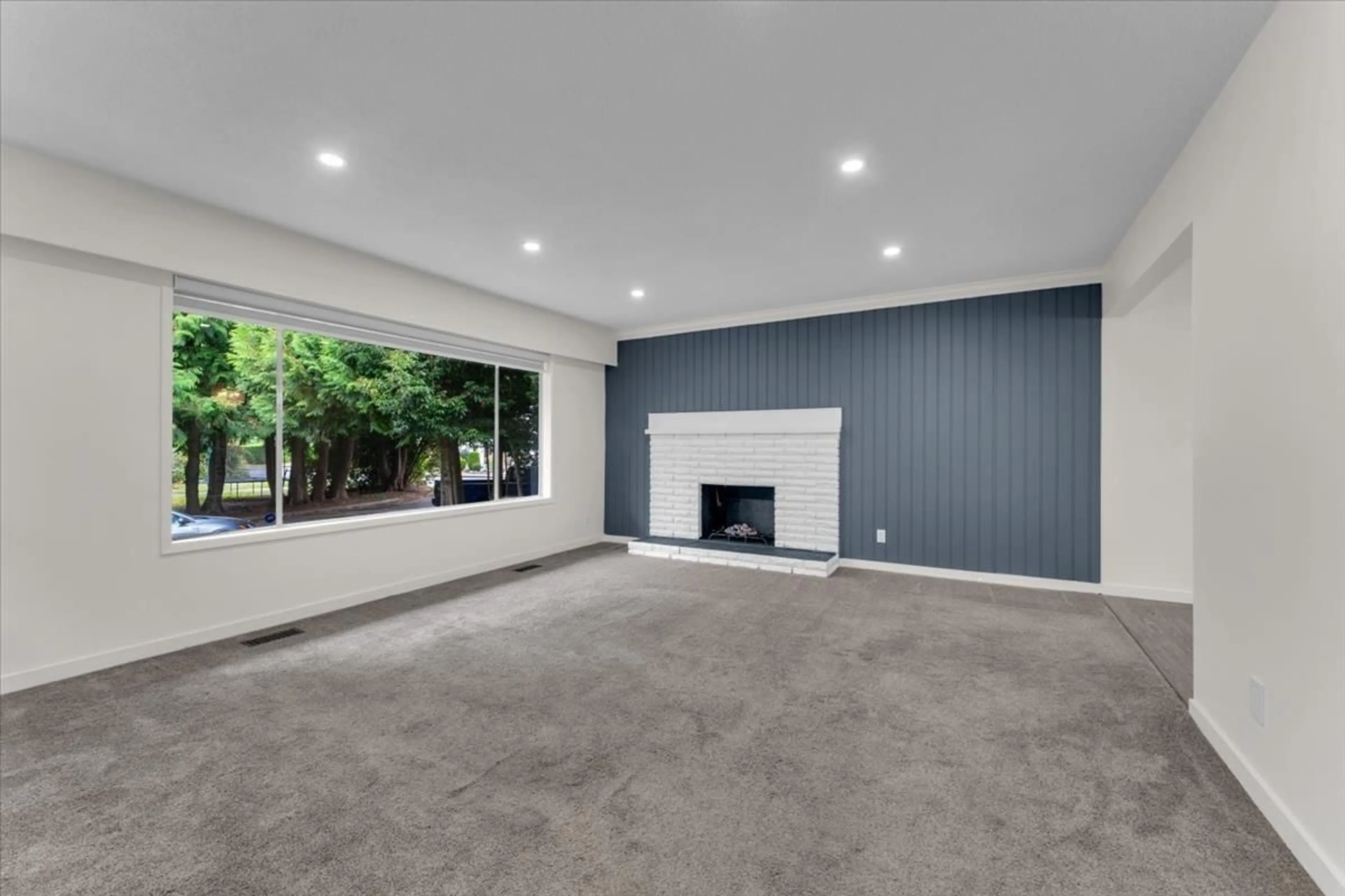 A pic of a room for 2558 LAKEVIEW CRESCENT, Abbotsford British Columbia V2S3A9
