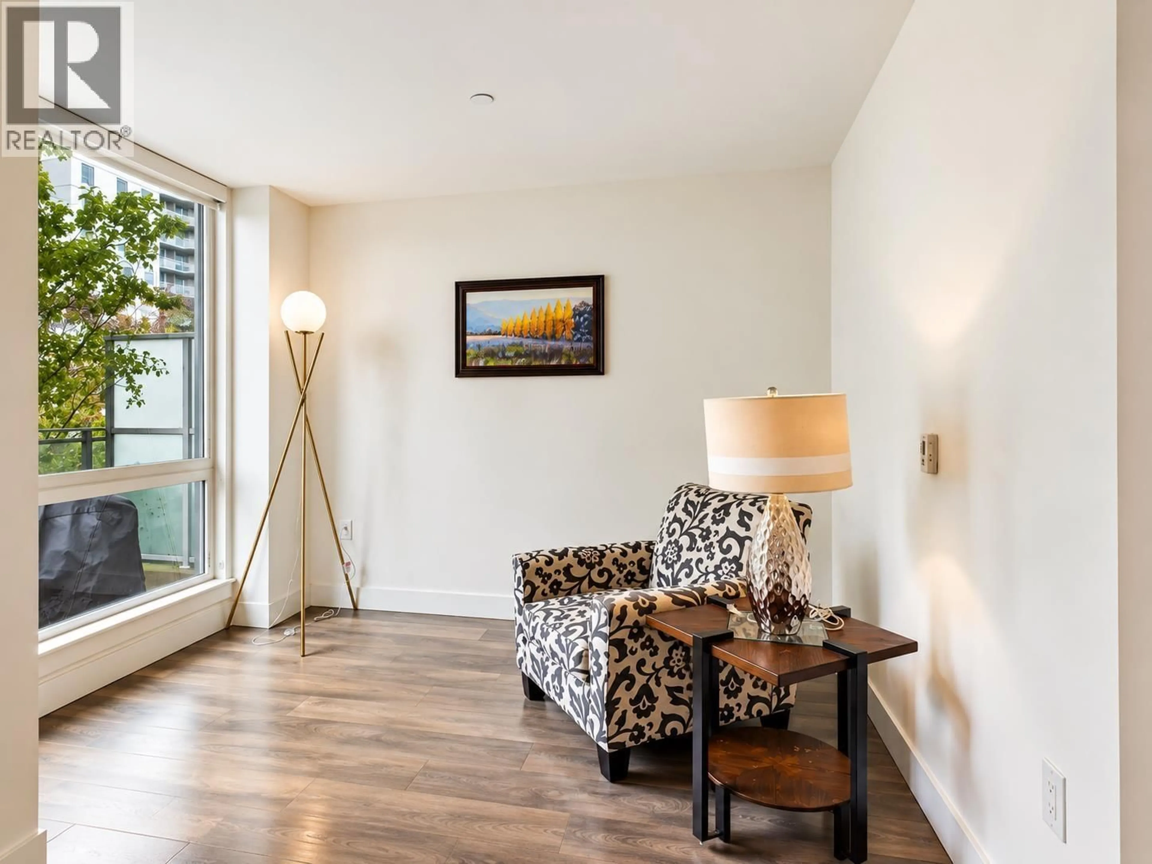 Living room with furniture, wood/laminate floor for 4 - 8599 RIVER DISTRICT CROSSING, Vancouver British Columbia V5S0C7