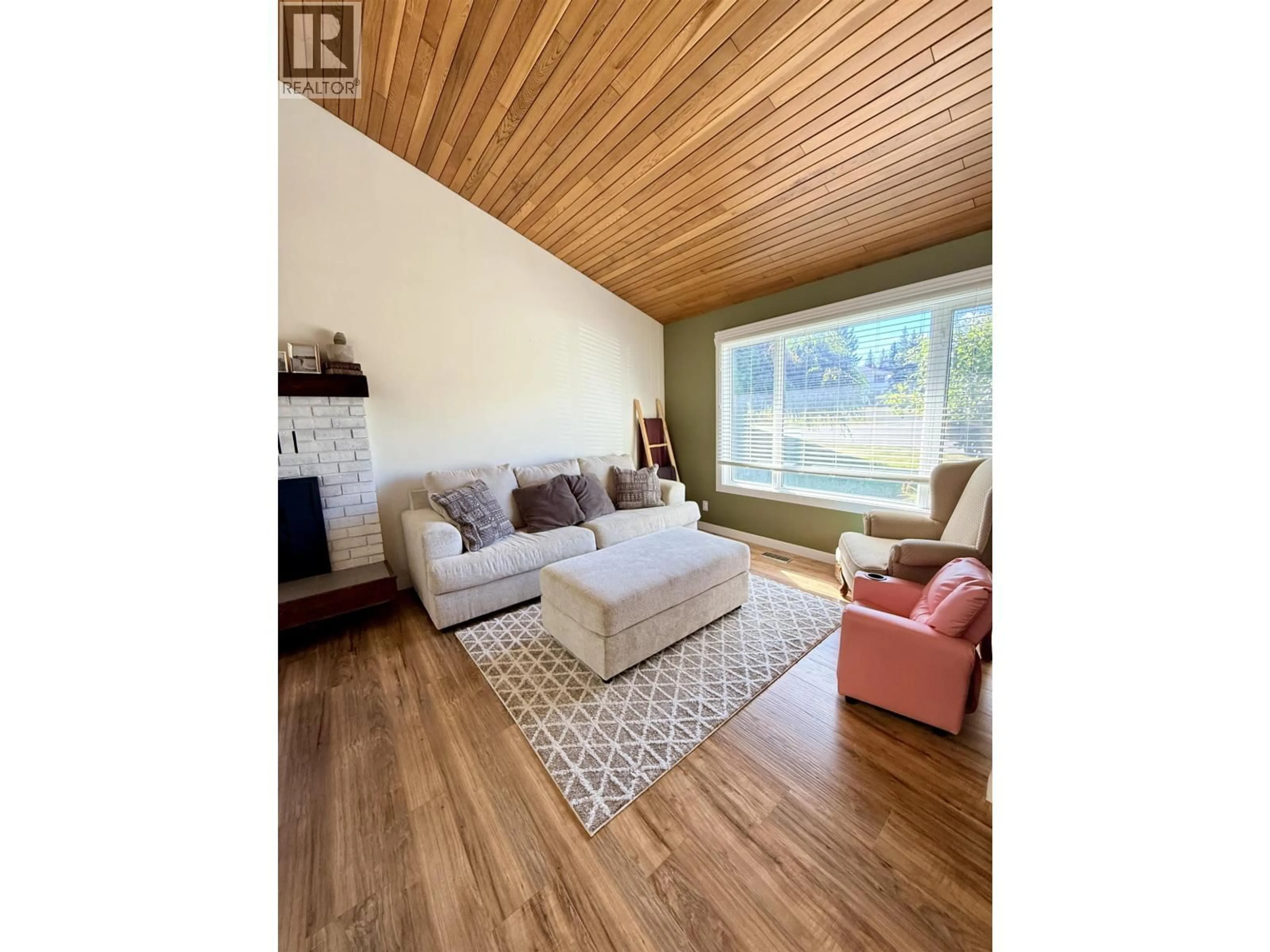 Living room with furniture, wood/laminate floor for 2838 INGALA DRIVE, Prince George British Columbia V2K3Z8
