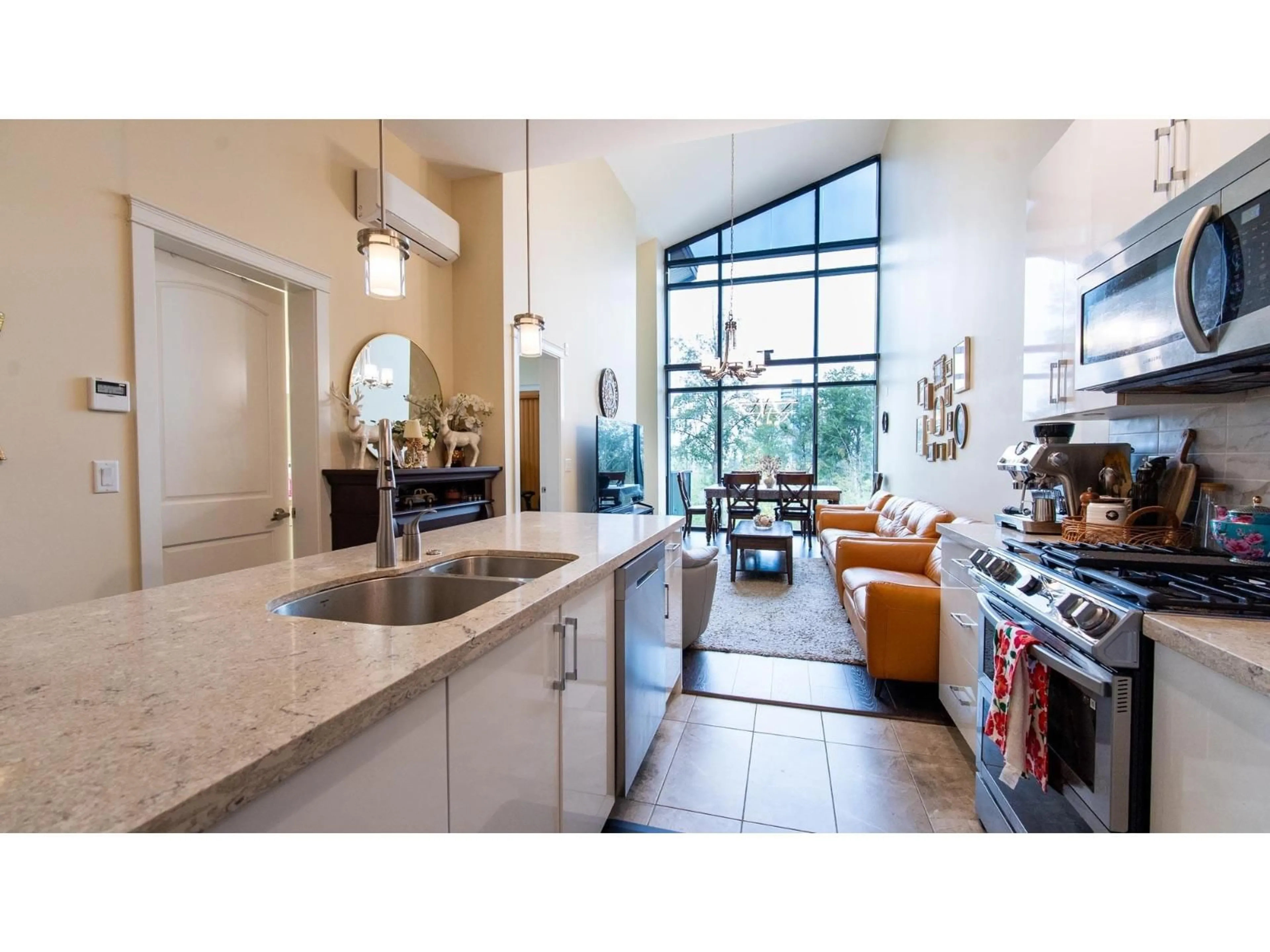 Open concept kitchen, ceramic/tile floor for 614 - 8526 202B STREET, Langley British Columbia V2Y3L3
