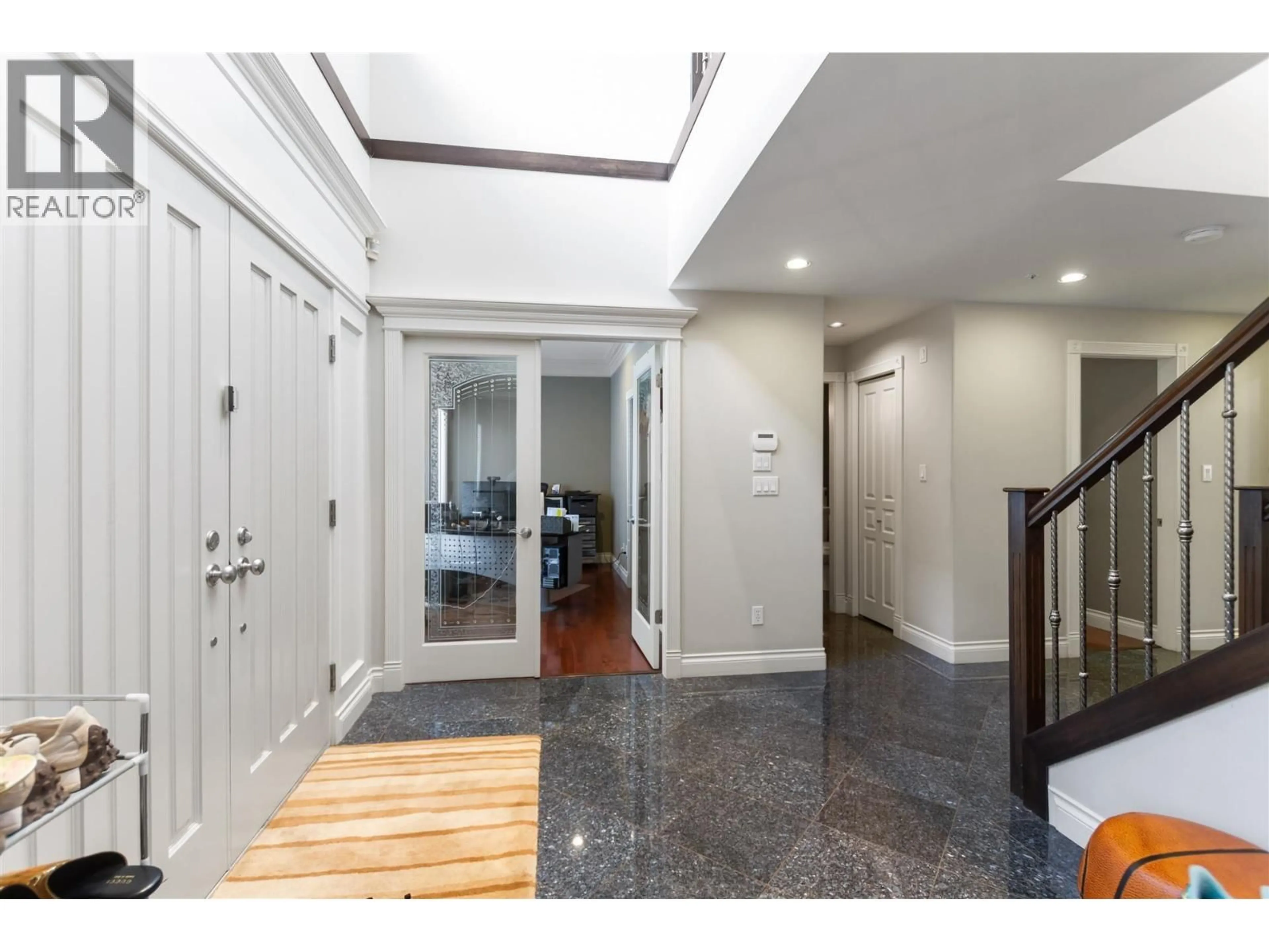 Indoor entryway for 328 26TH AVENUE, Vancouver British Columbia V5Y2J9