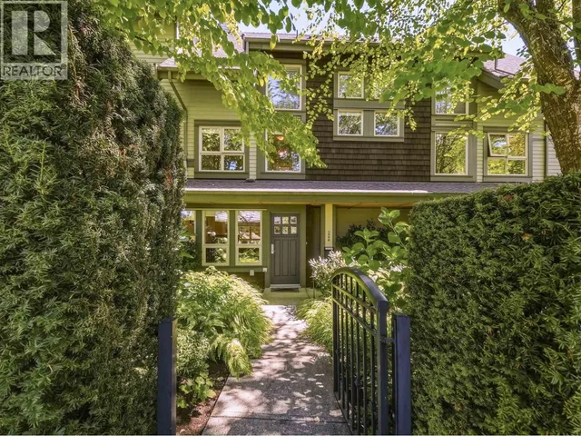 2990 CHESTERFIELD AVENUE, North Vancouver 2