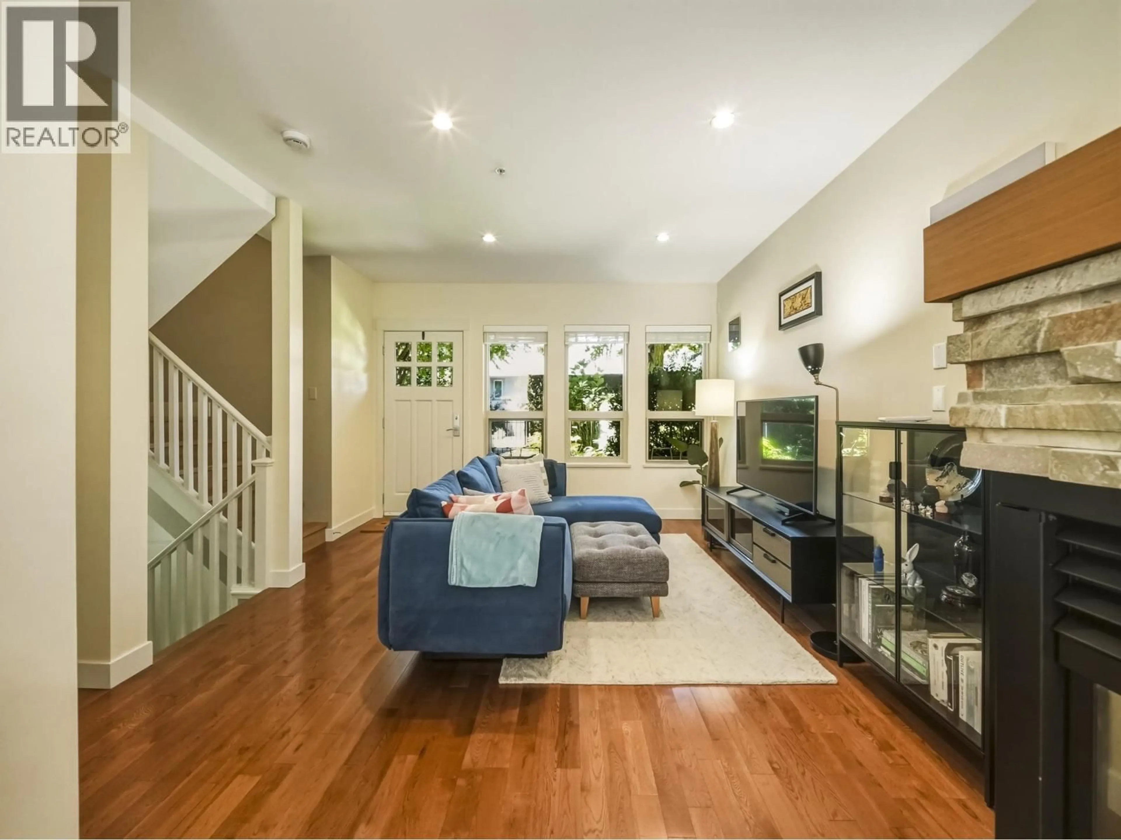 Living room with furniture, unknown for 2990 CHESTERFIELD AVENUE, North Vancouver British Columbia V7N3M6