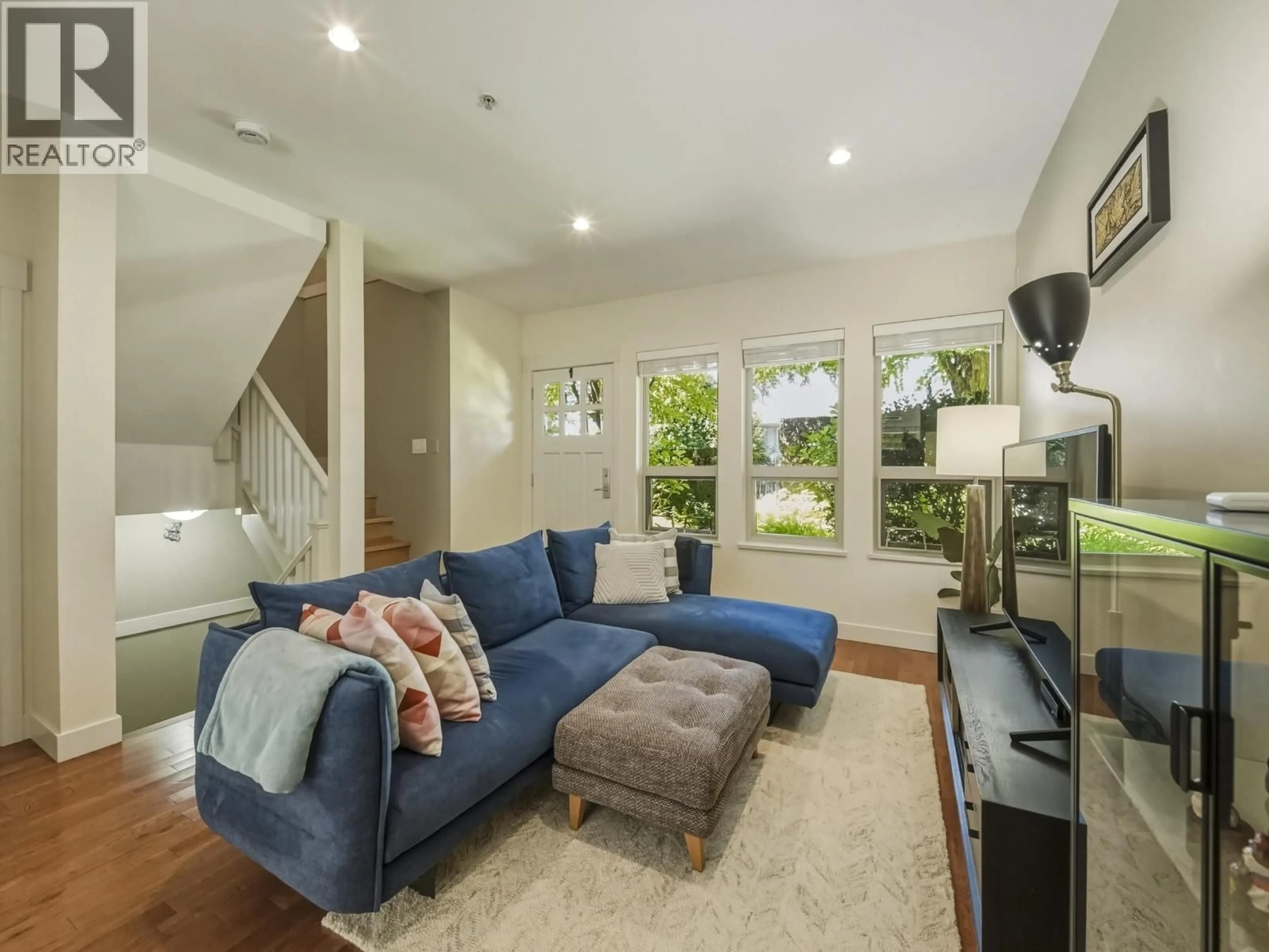 Living room with furniture, unknown for 2990 CHESTERFIELD AVENUE, North Vancouver British Columbia V7N3M6