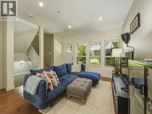 2990 CHESTERFIELD AVENUE, North Vancouver 4