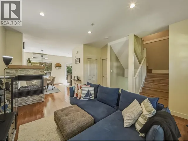2990 CHESTERFIELD AVENUE, North Vancouver 5