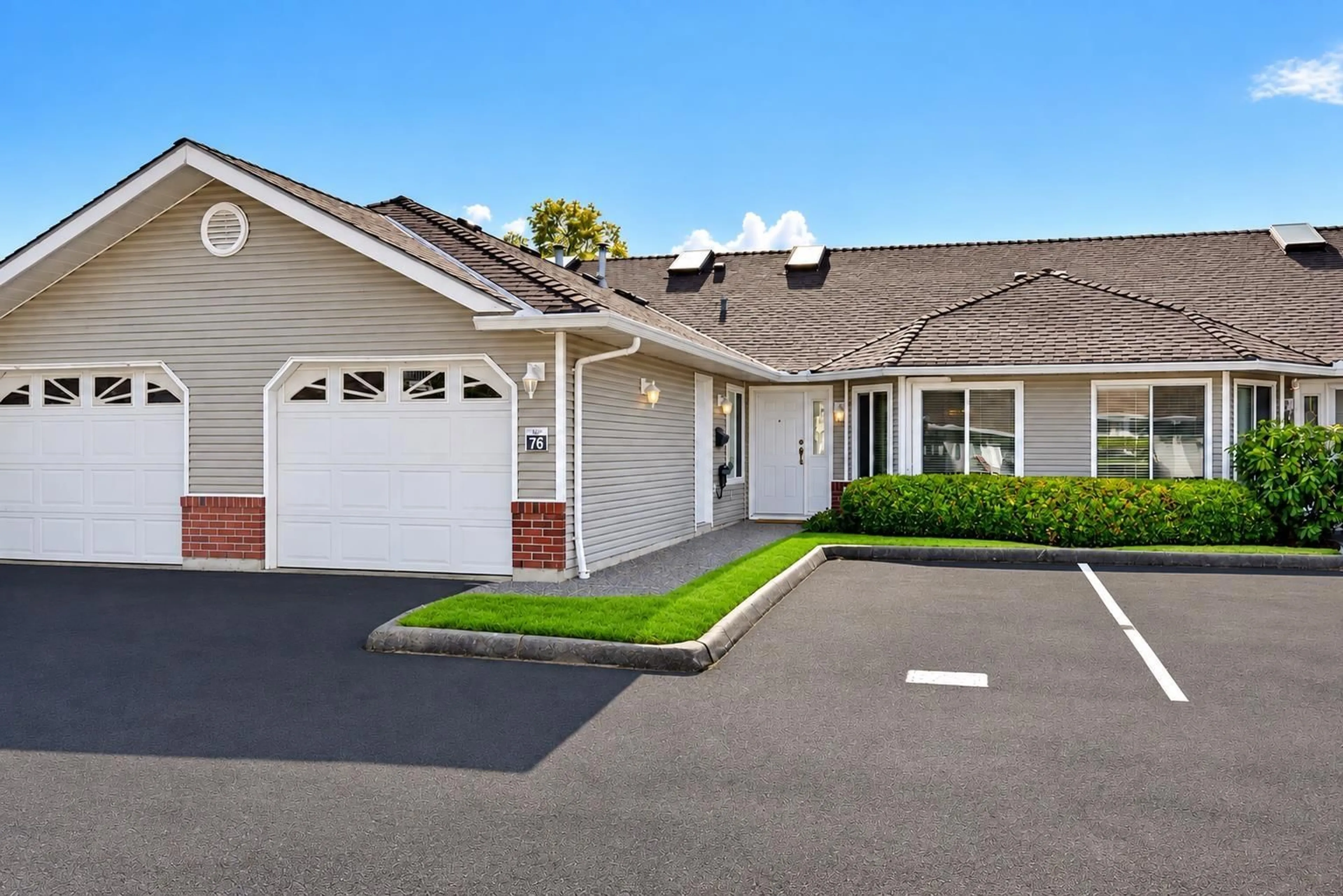 Home with vinyl exterior material, street for 76 - 1973 WINFIELD DRIVE, Abbotsford British Columbia V3G1K6