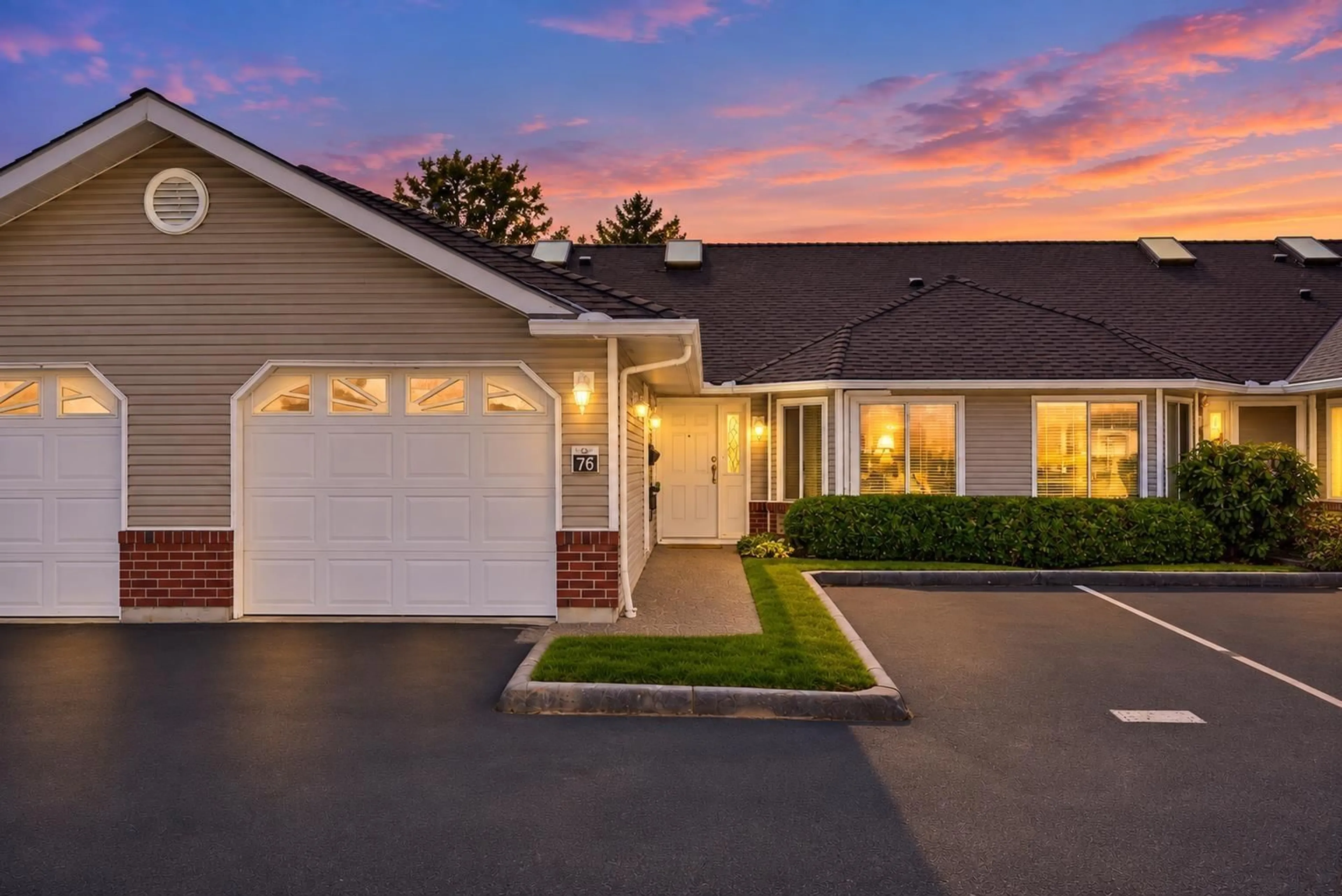 Home with vinyl exterior material, street for 76 - 1973 WINFIELD DRIVE, Abbotsford British Columbia V3G1K6