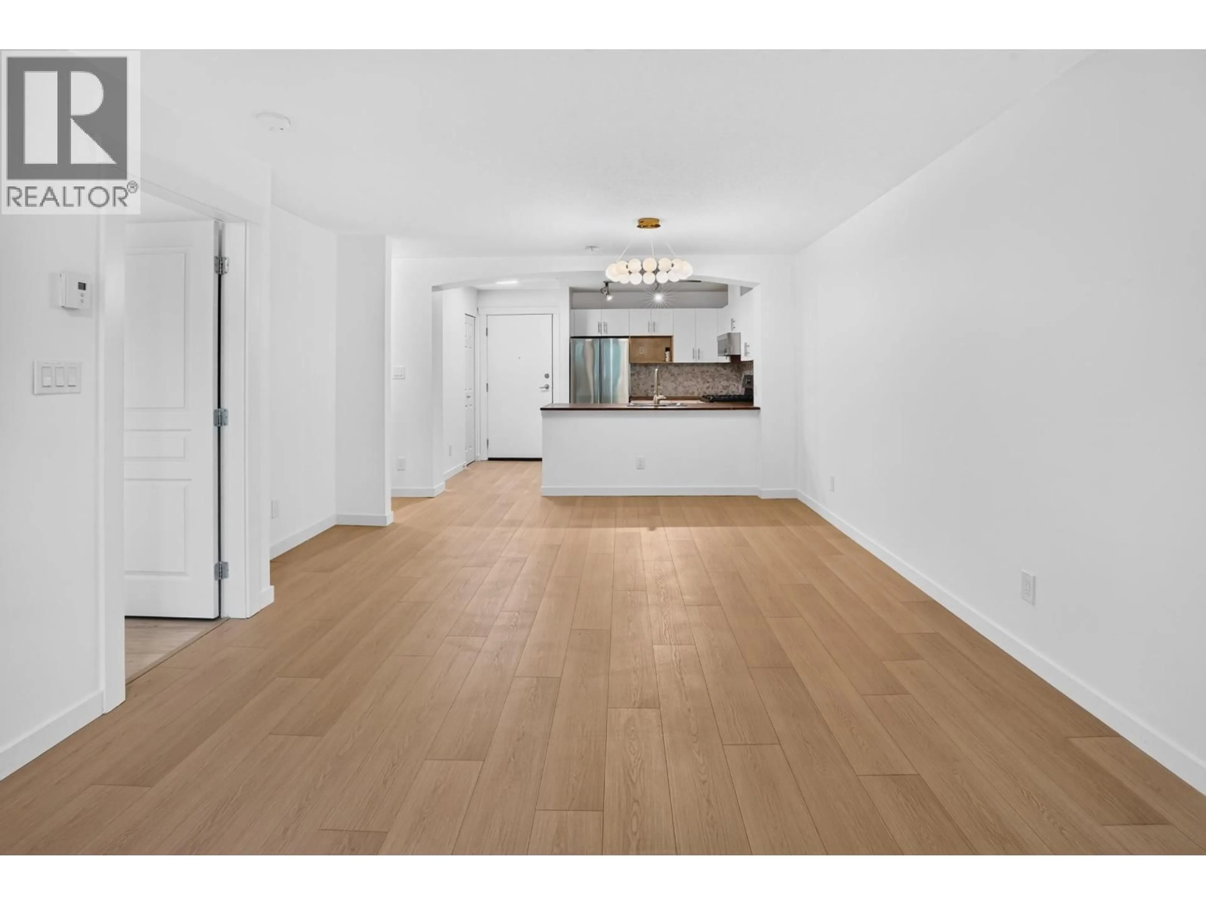 A pic of a room for 303 - 2998 SILVER SPRINGS BOULEVARD, Coquitlam British Columbia V3E3R7