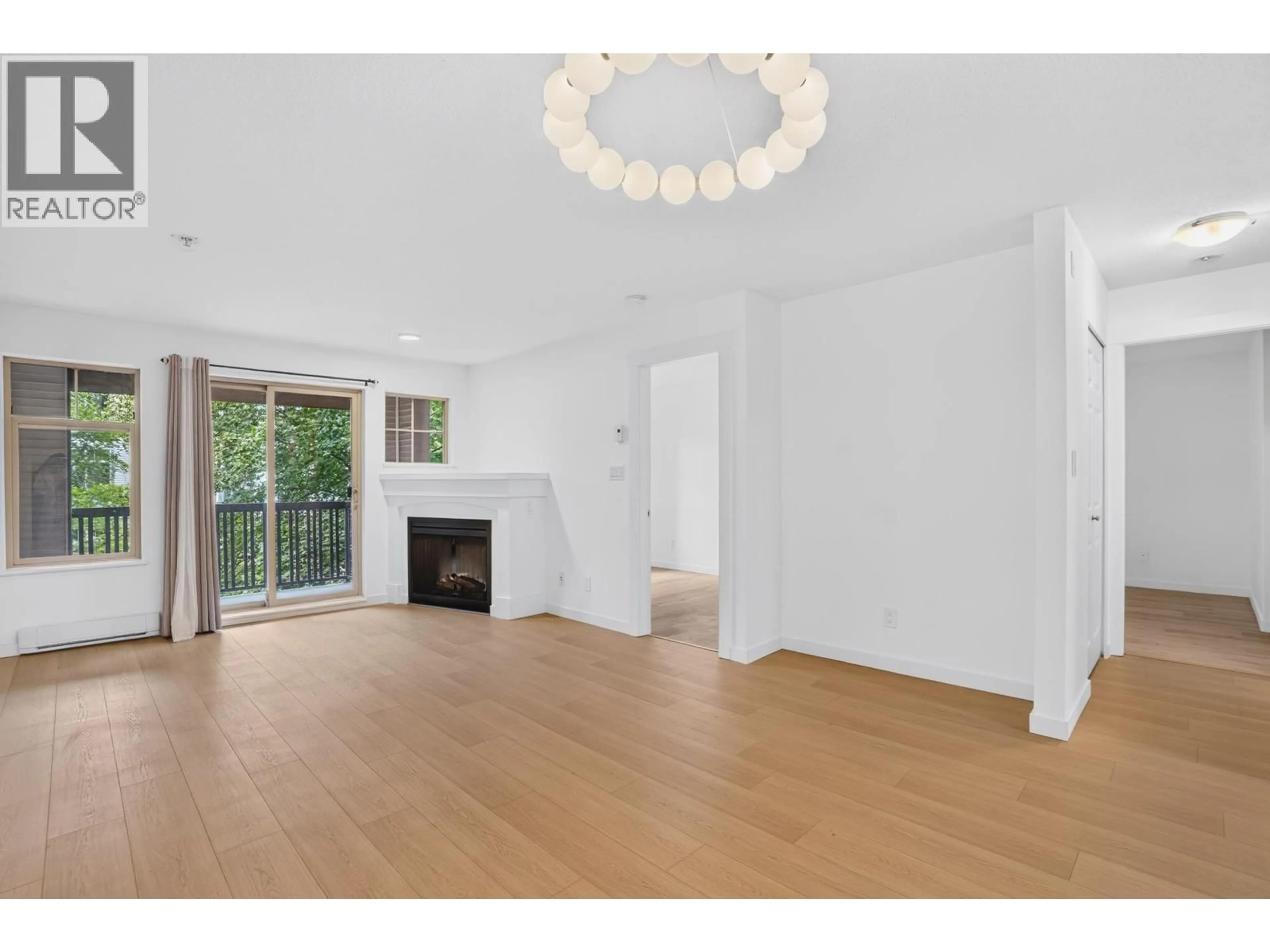 A pic of a room for 303 - 2998 SILVER SPRINGS BOULEVARD, Coquitlam British Columbia V3E3R7