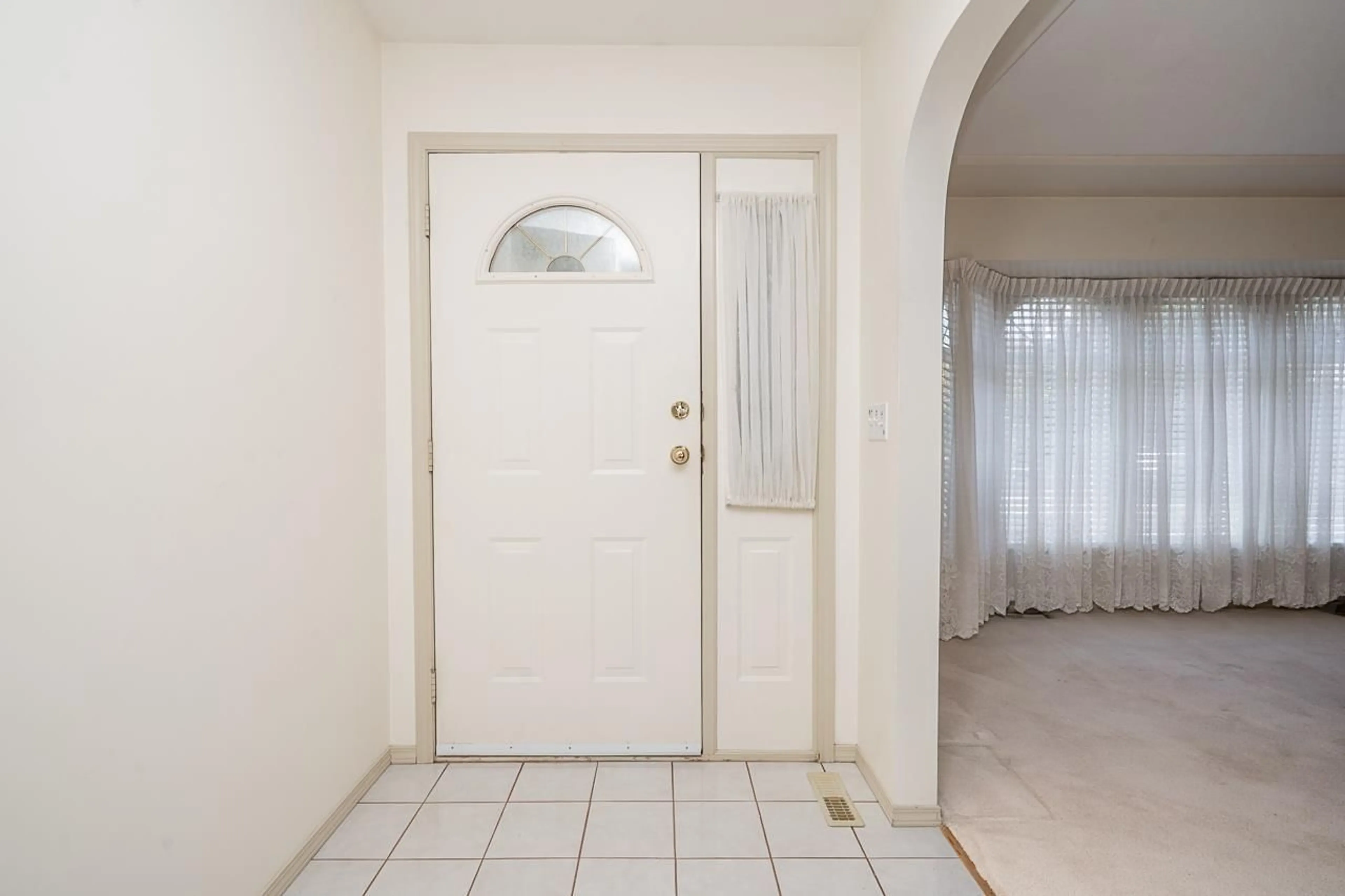Indoor entryway for 6128 185B STREET, Surrey British Columbia V3S7P6