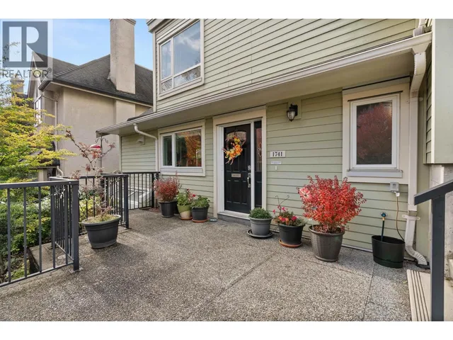 1741 CHESTERFIELD AVENUE, North Vancouver 2