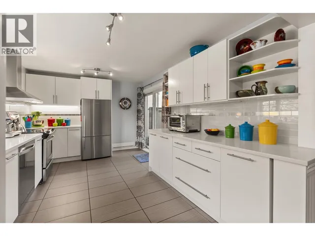 1741 CHESTERFIELD AVENUE, North Vancouver 4