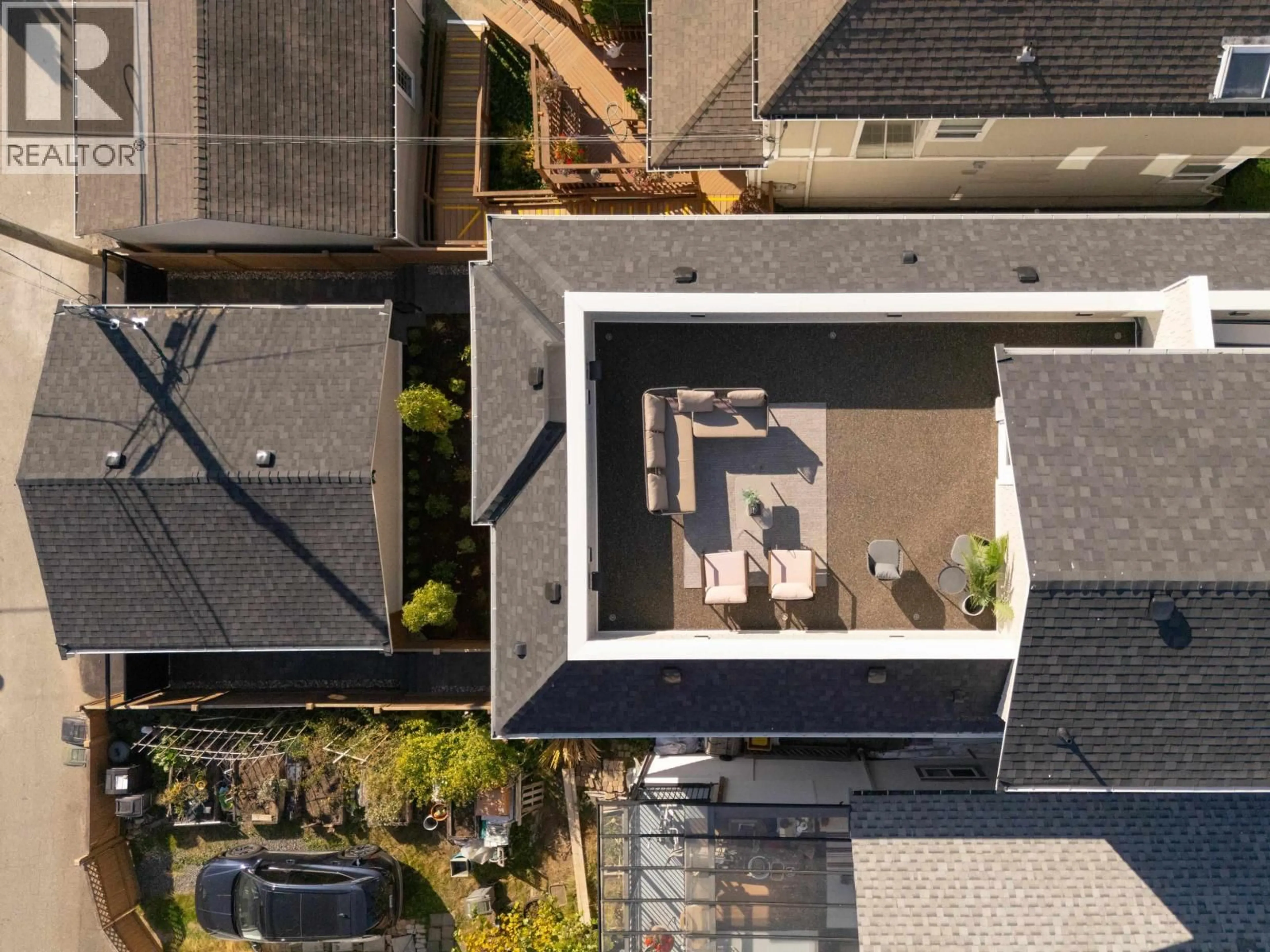 A pic from outside/outdoor area/front of a property/back of a property/a pic from drone, street for 2 - 2344 45TH AVENUE, Vancouver British Columbia V6M2J6
