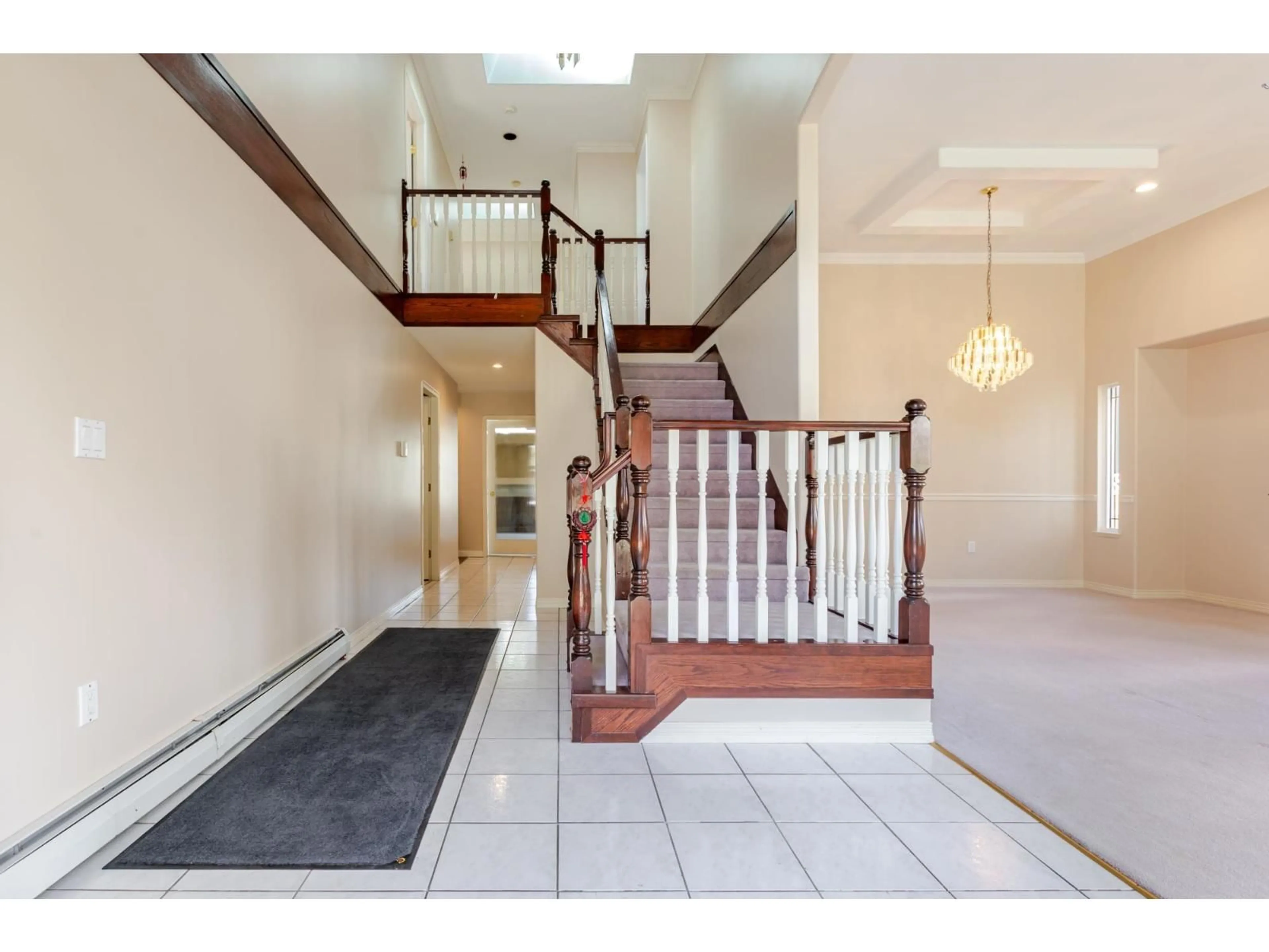 Indoor foyer for 7953 155A STREET, Surrey British Columbia V3S8R8