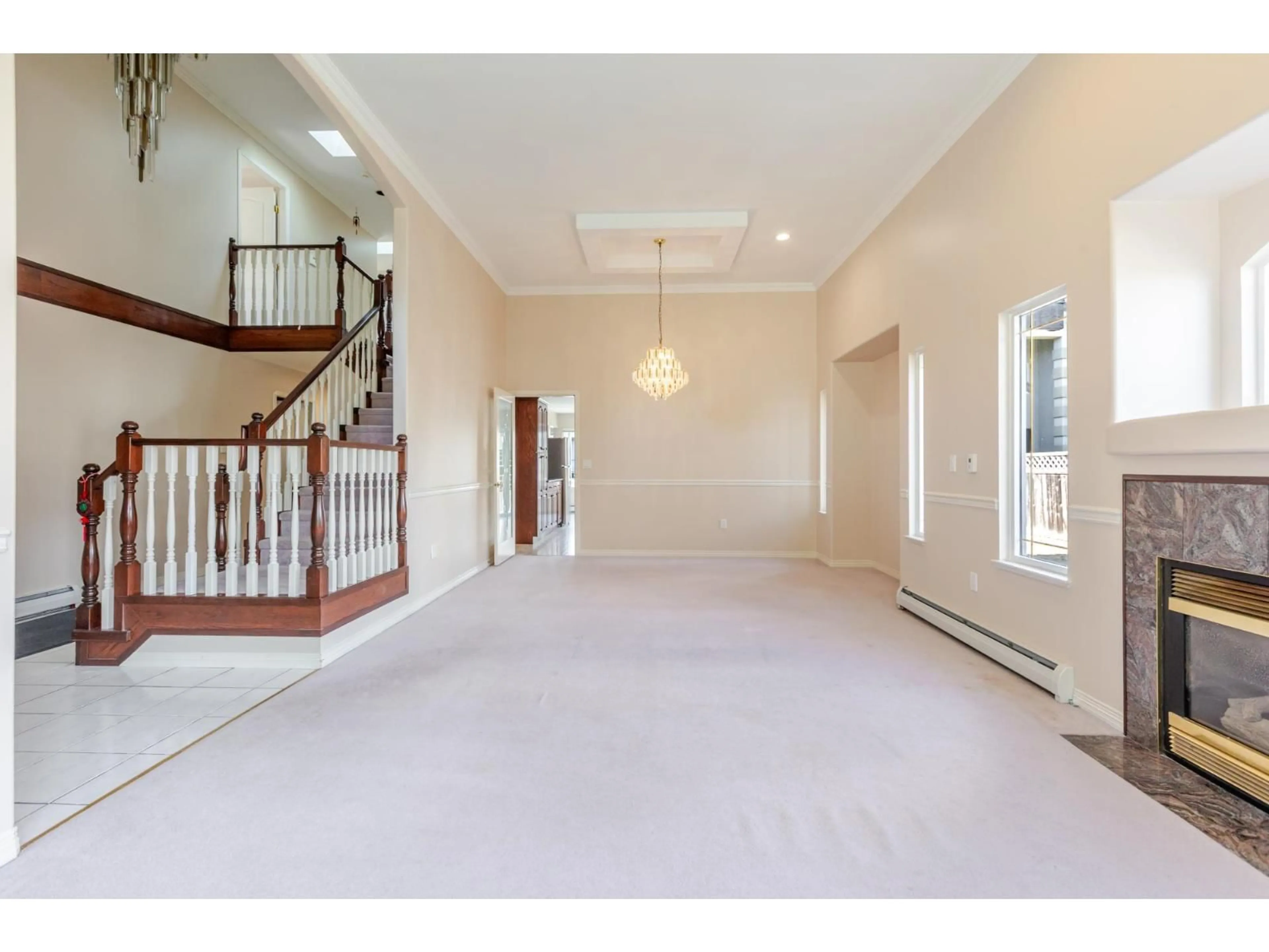 Indoor foyer for 7953 155A STREET, Surrey British Columbia V3S8R8