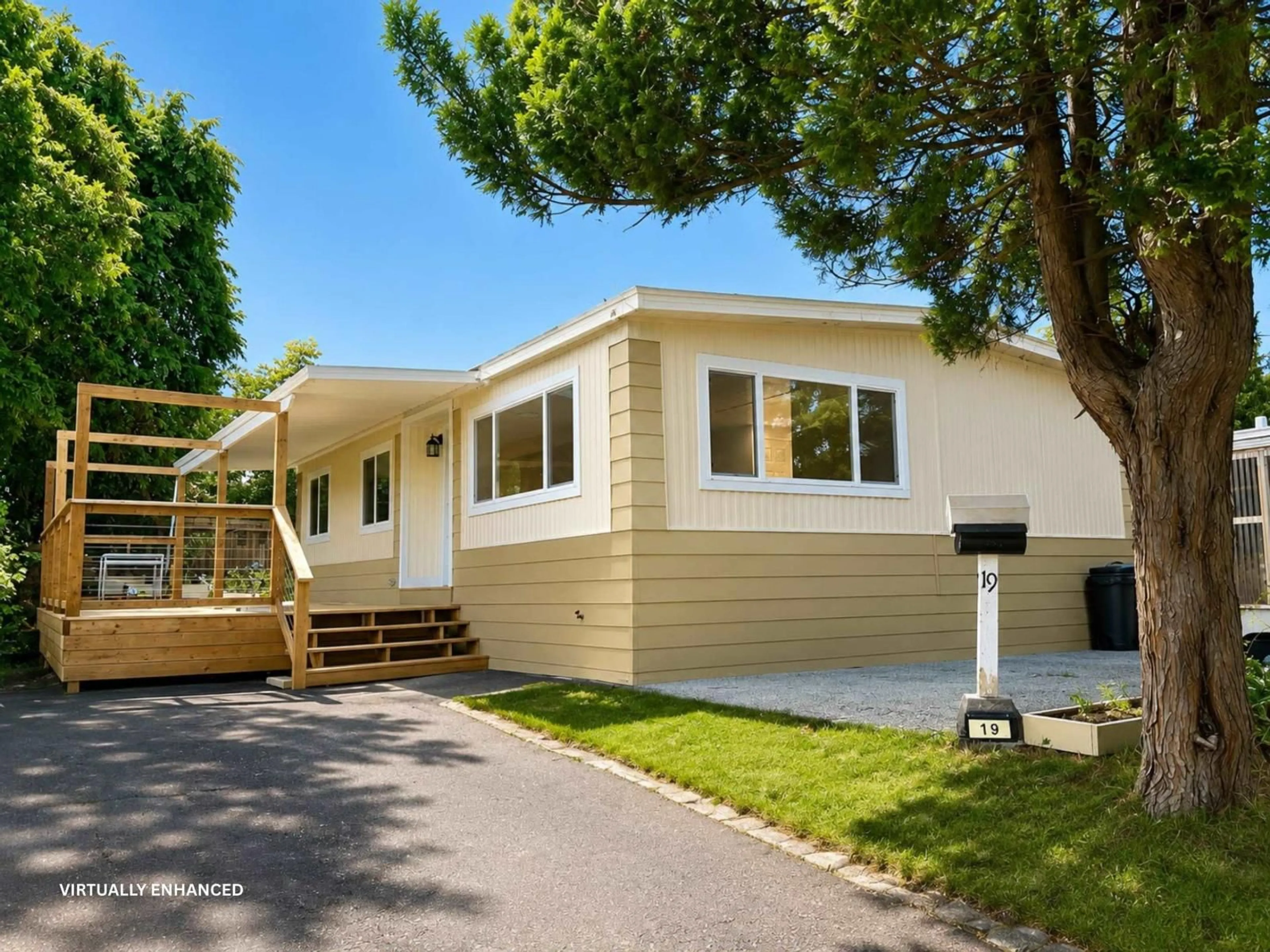 Home with vinyl exterior material, street for 19 - 13650 80 AVENUE, Surrey British Columbia V3W6J8