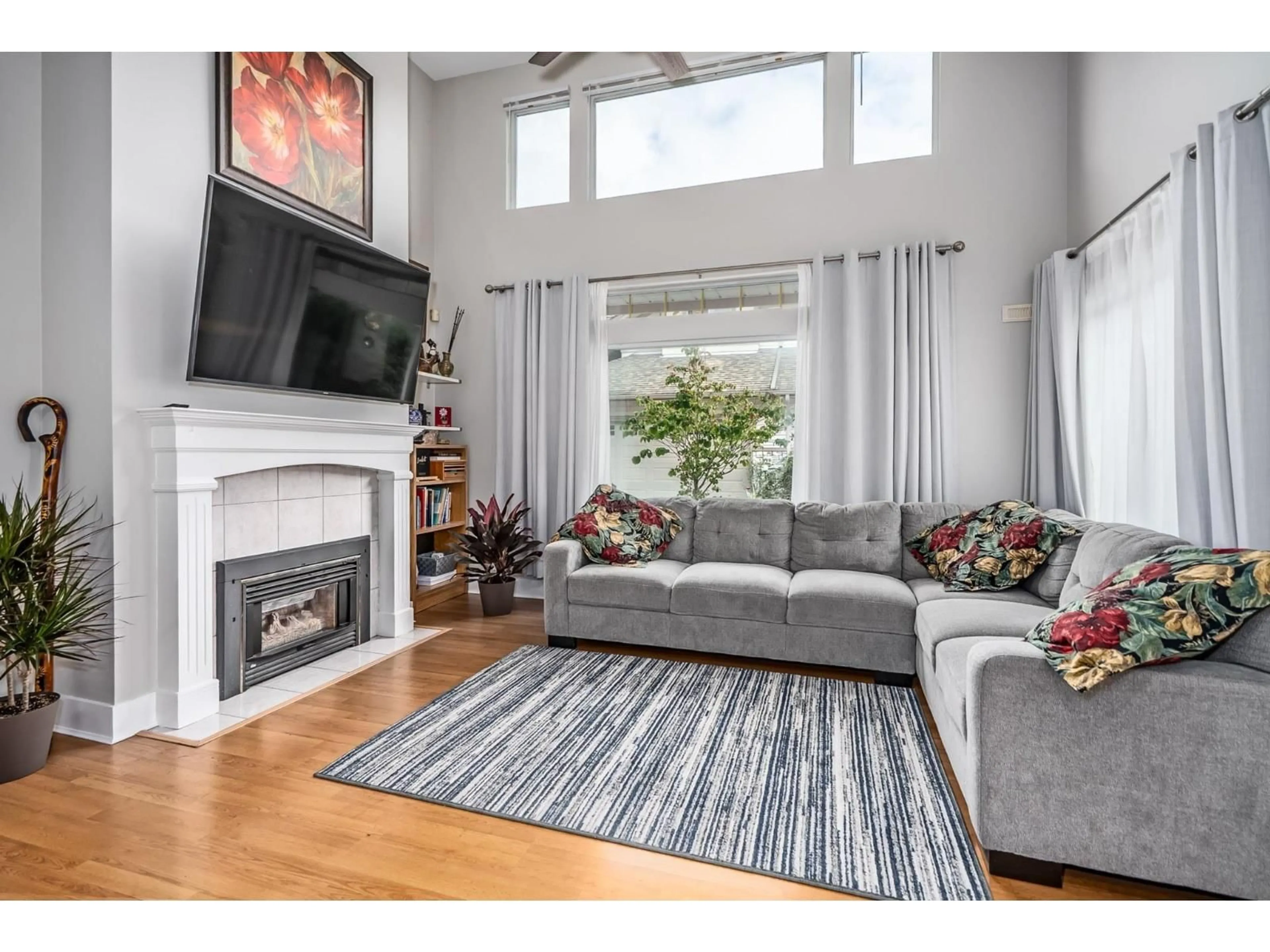 Living room with furniture, unknown for 50 - 16325 82 AVENUE, Surrey British Columbia V4N0P5