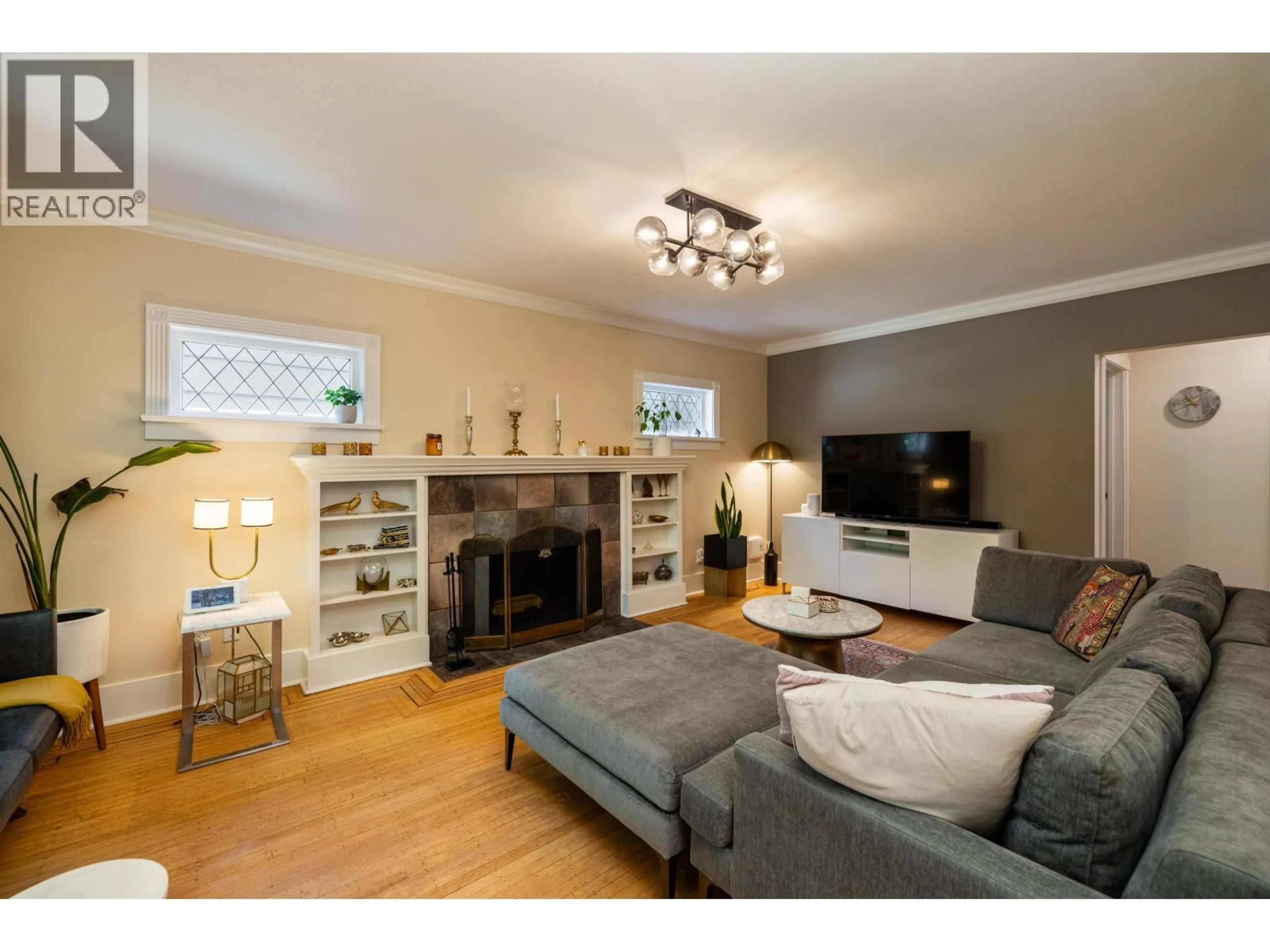 Living room with furniture, wood/laminate floor for 4343 11TH AVENUE, Vancouver British Columbia V6R2L9