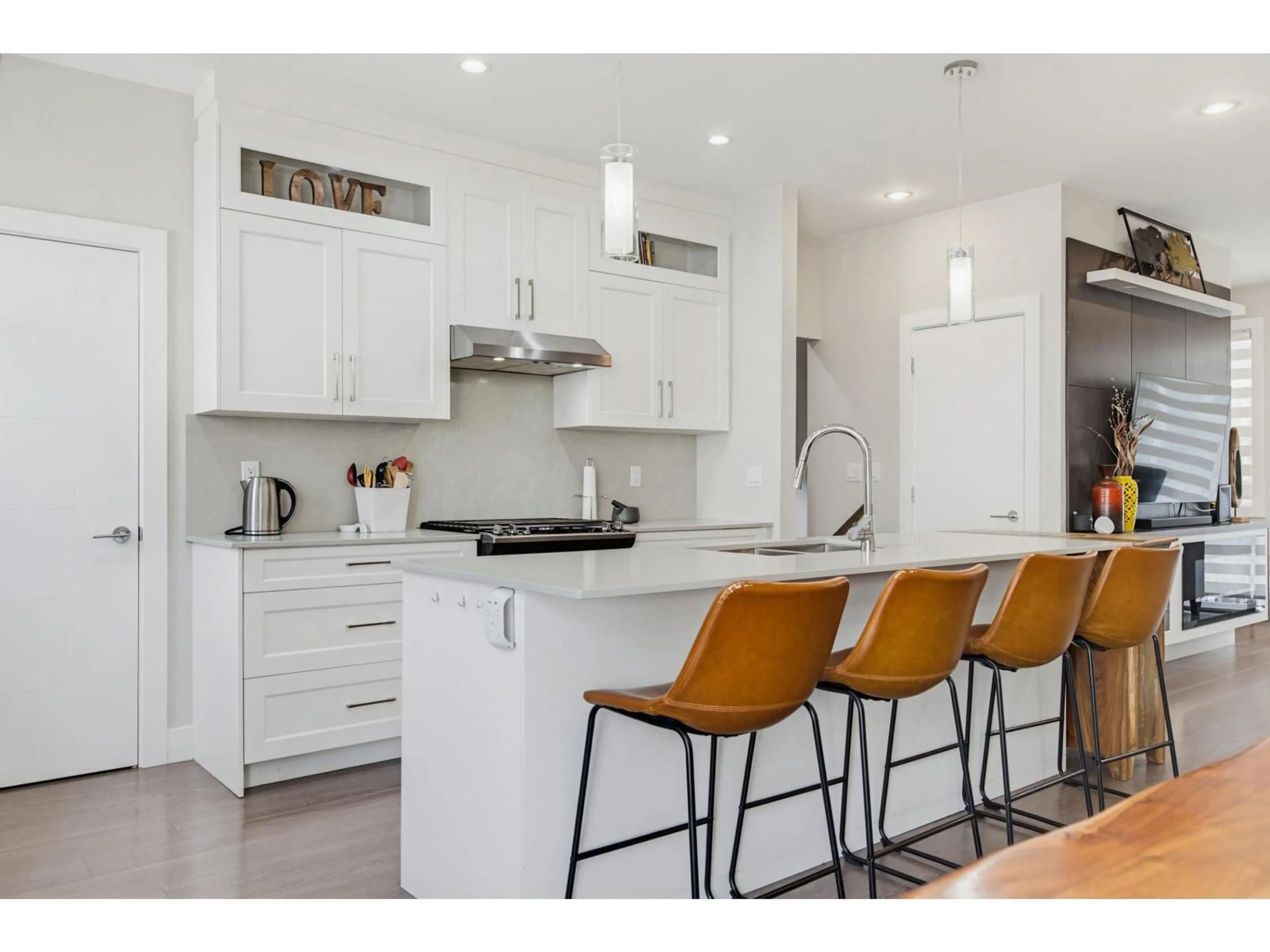 Open concept kitchen, unknown for 53 - 19501 74 AVENUE, Surrey British Columbia V4N6V7