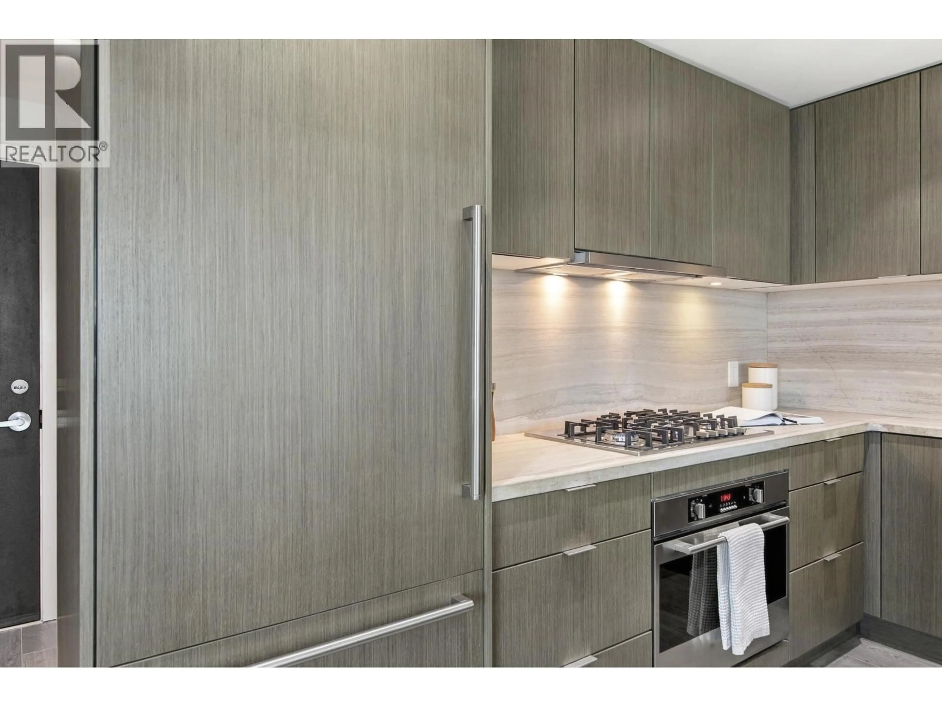 Standard kitchen, unknown for 907 - 112 13TH STREET, North Vancouver British Columbia V7L0E4