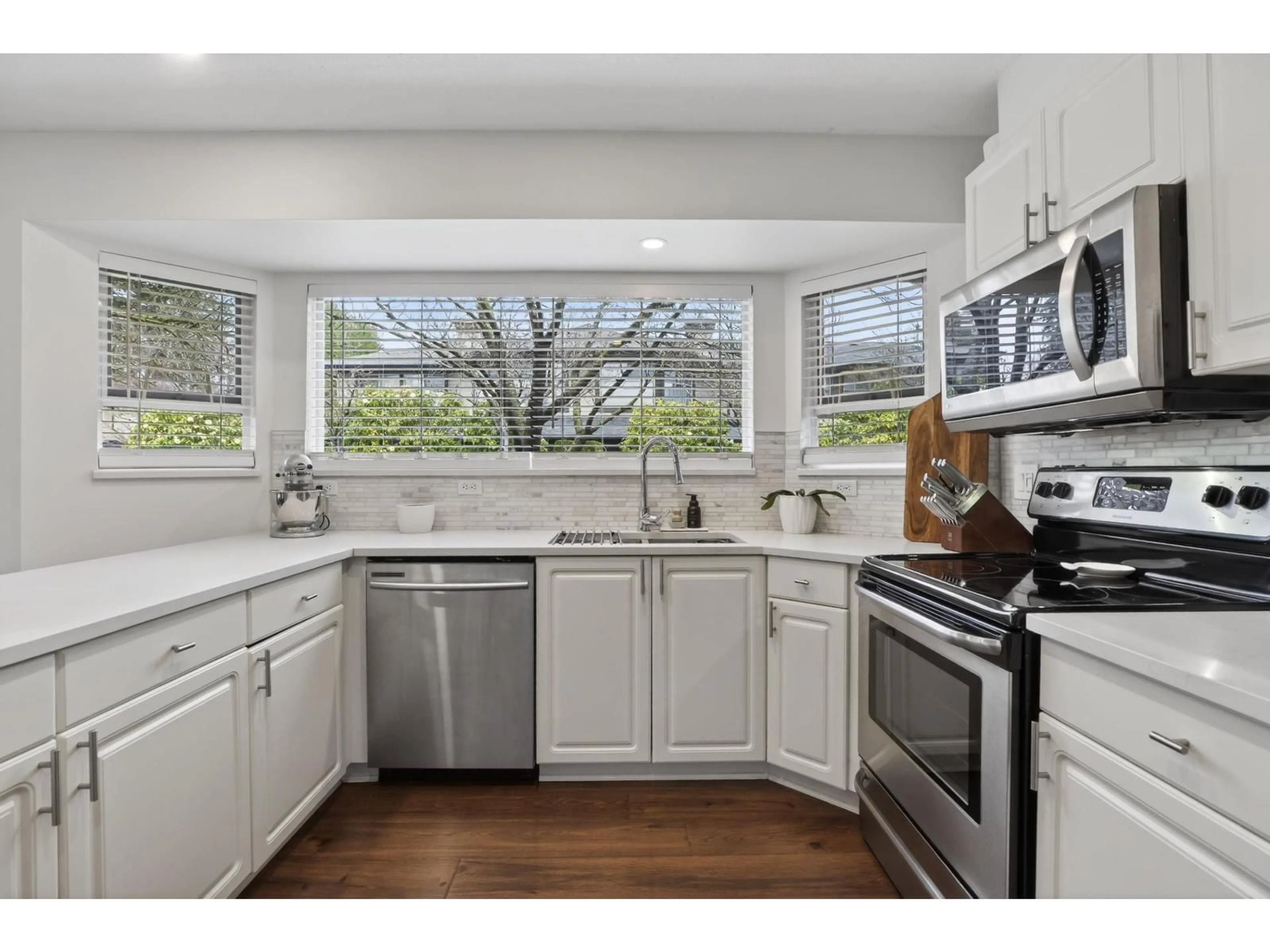 Open concept kitchen, unknown for 109 - 16080 82 AVENUE, Surrey British Columbia V4N0N6